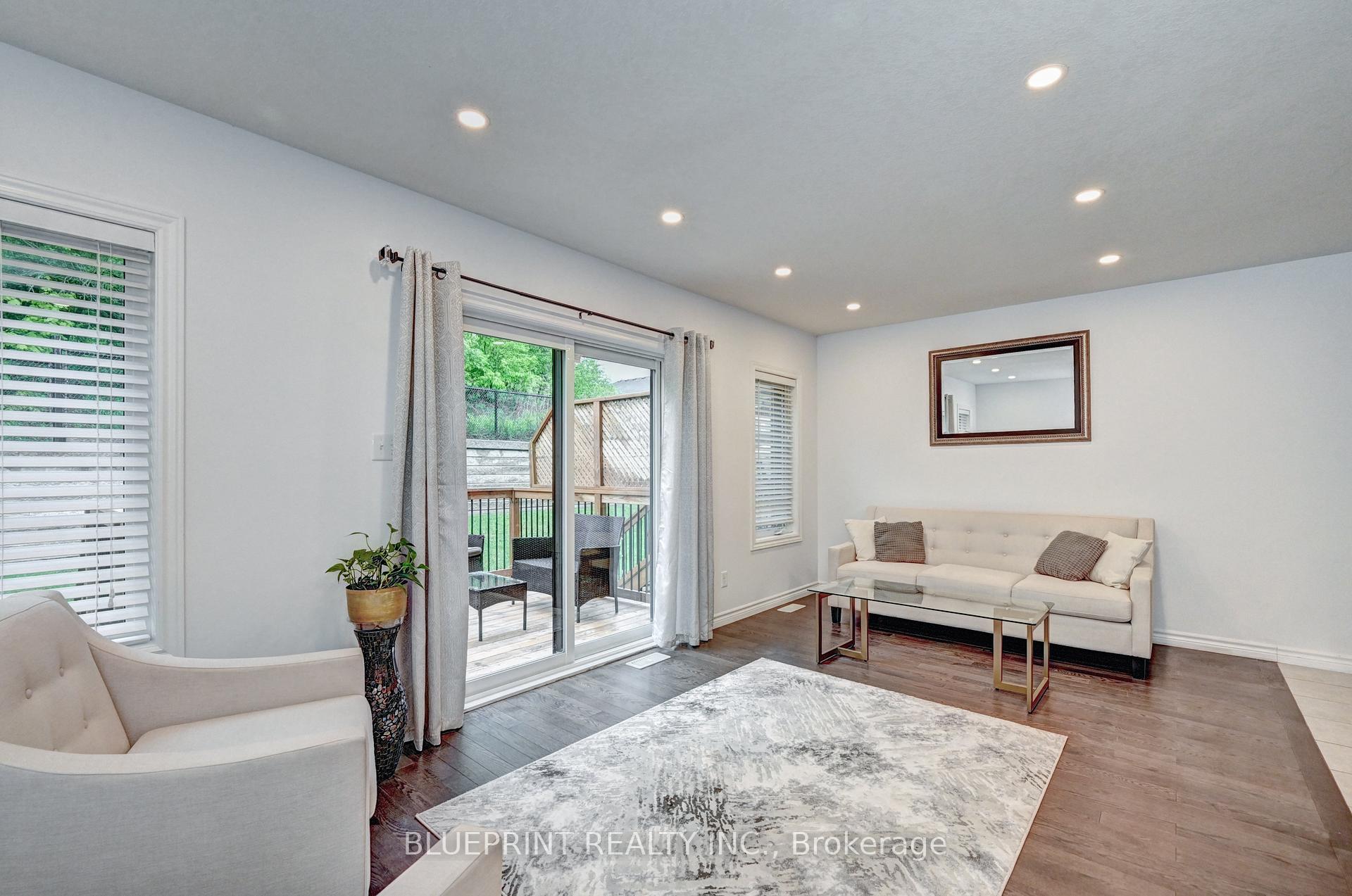 Photo 13 of 51 Woodedge Circle, Kitchener — HOMEH