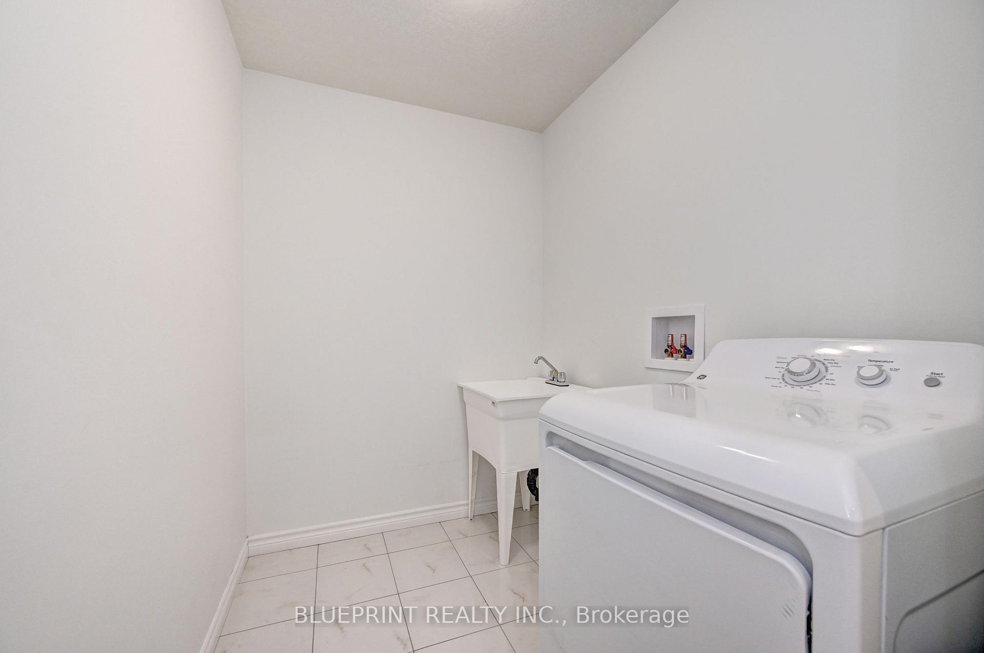 Photo 22 of 51 Woodedge Circle, Kitchener — HOMEH