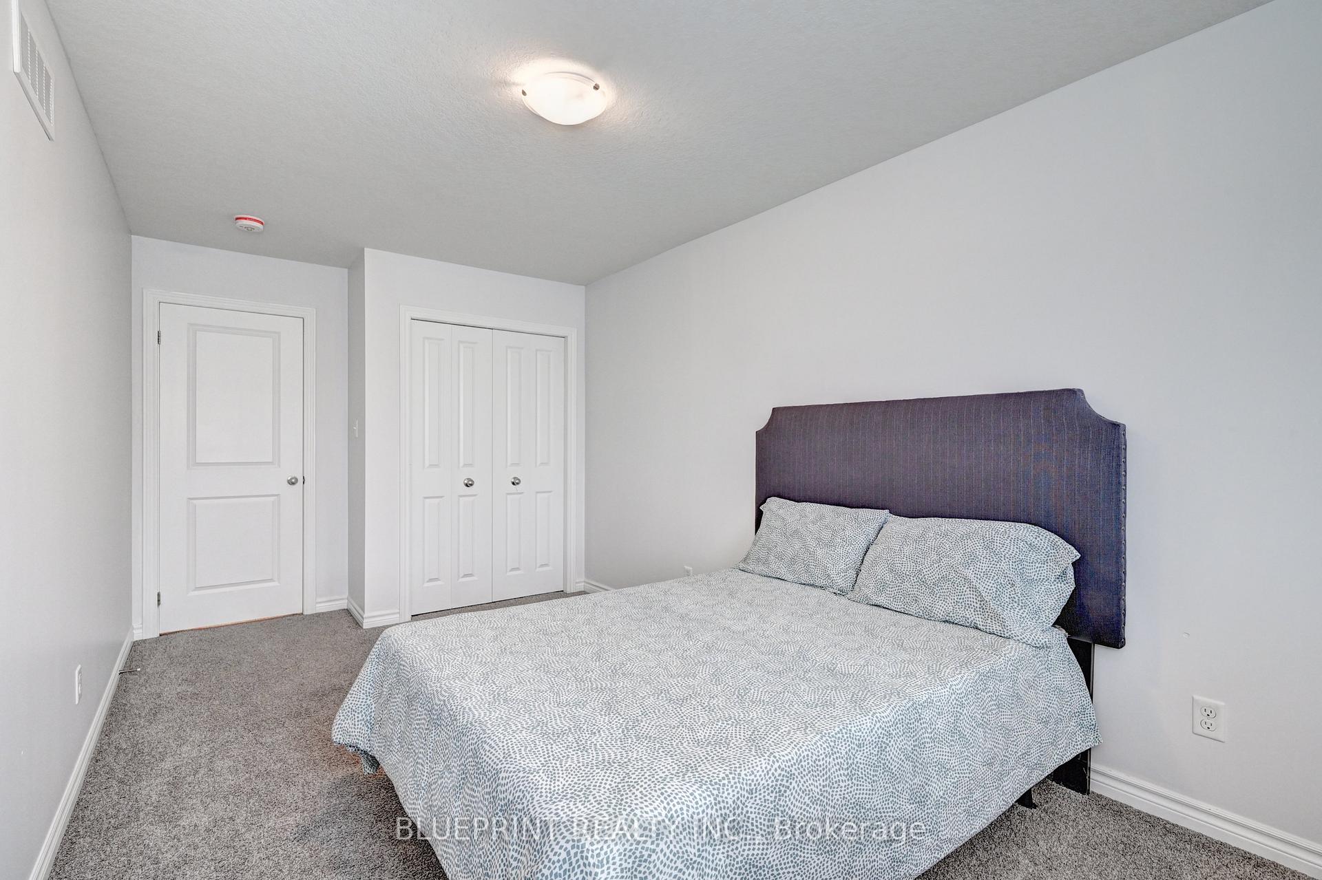Photo 33 of 51 Woodedge Circle, Kitchener — HOMEH