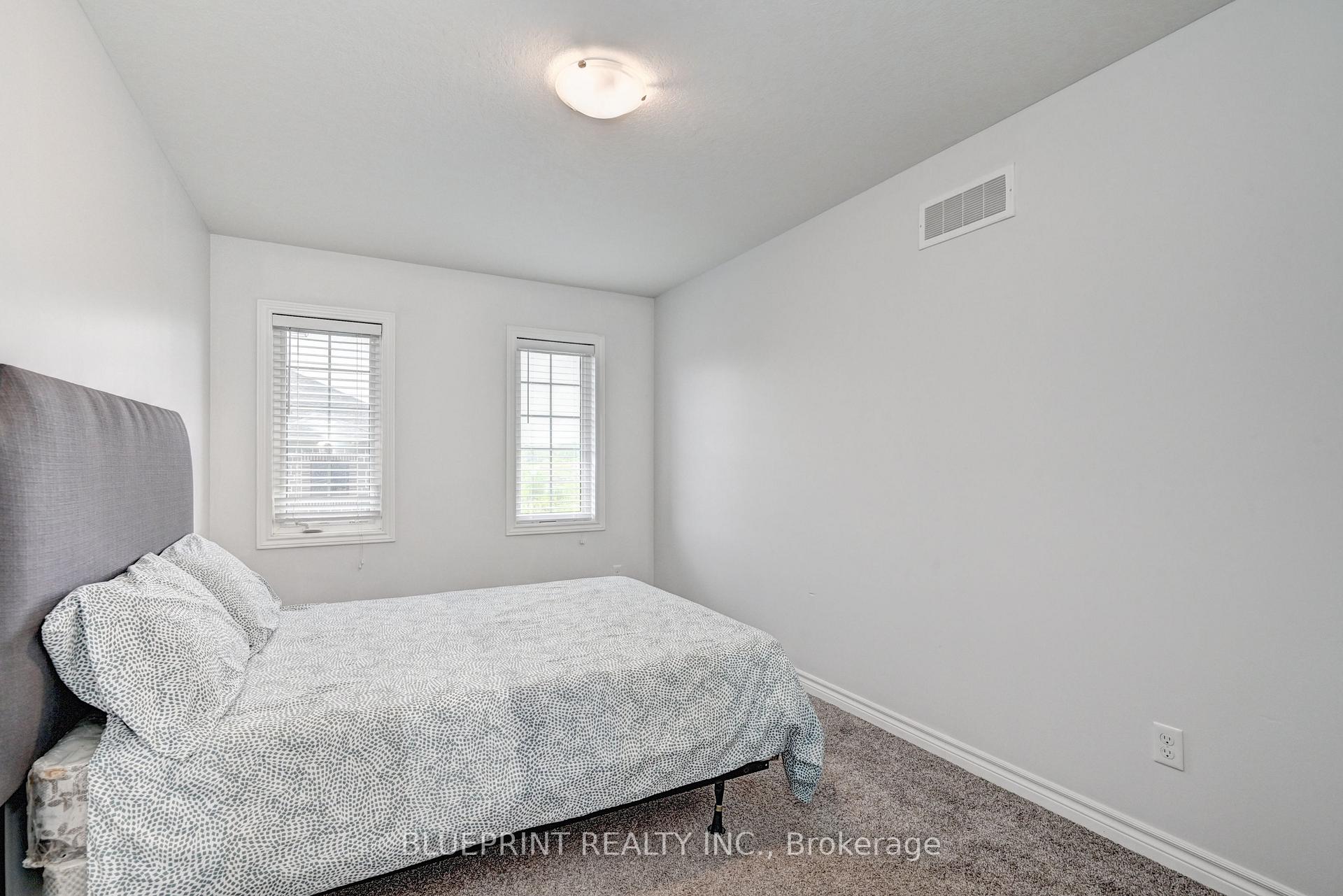 Photo 35 of 51 Woodedge Circle, Kitchener — HOMEH