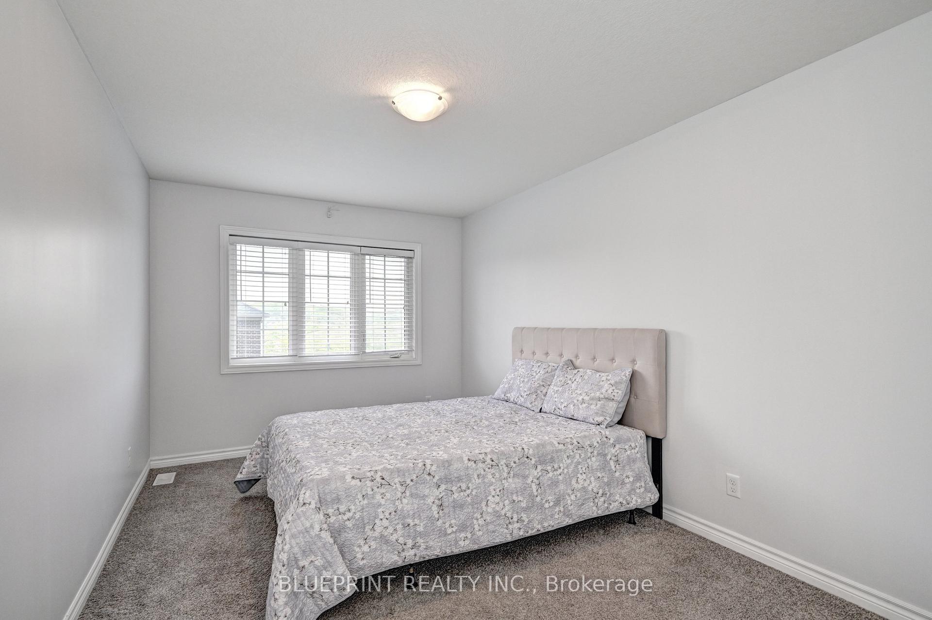 Photo 37 of 51 Woodedge Circle, Kitchener — HOMEH