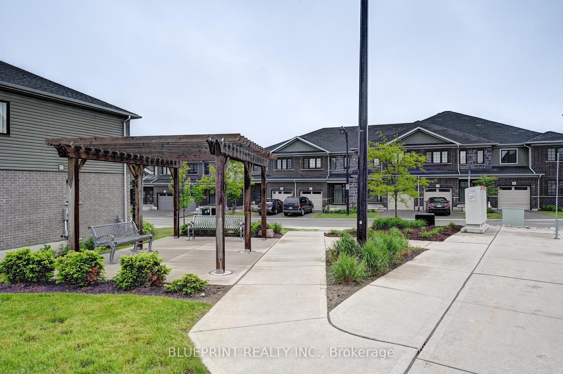 Photo 49 of 51 Woodedge Circle, Kitchener — HOMEH