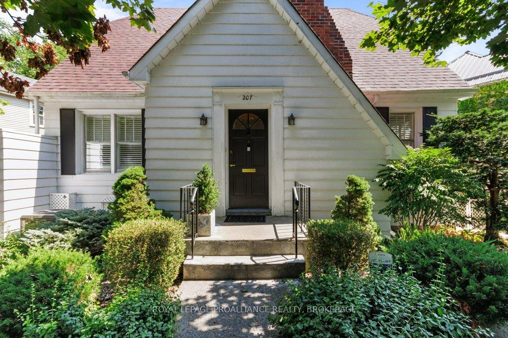 Photo 3 of 207 College Street, Kingston, Central City East — HOMEH