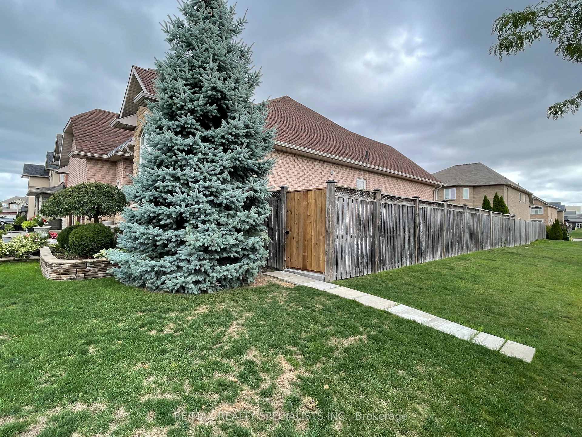 Photo 3 of Unit Lower, 111 Silverspring Crescent, Hamilton, Hannon — HOMEH