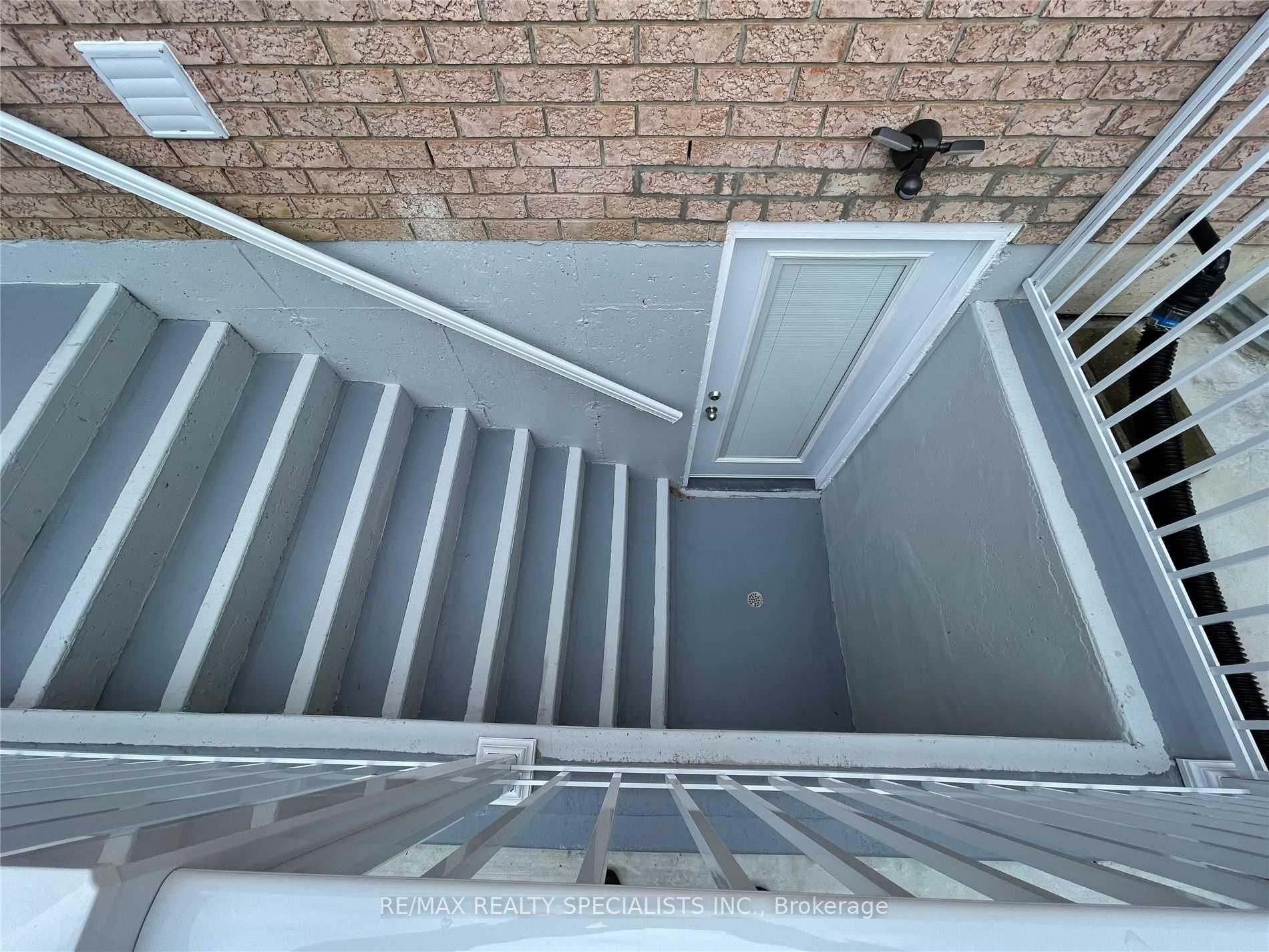 Photo 5 of Unit Lower, 111 Silverspring Crescent, Hamilton, Hannon — HOMEH