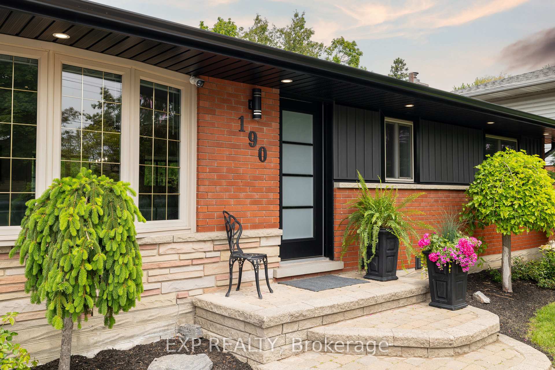 Photo 3 of 190 Ross Avenue, Kitchener — HOMEH