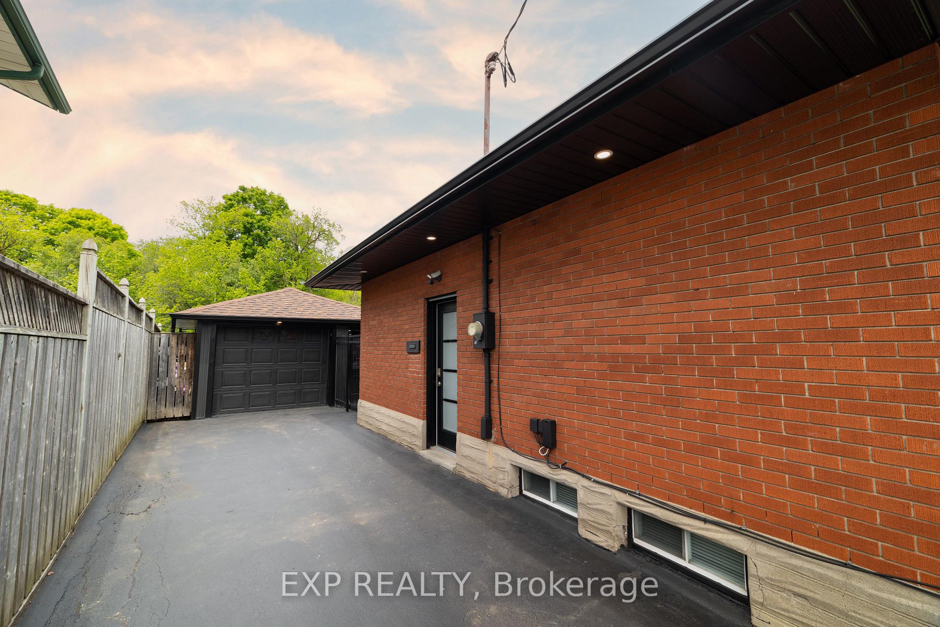 Photo 4 of 190 Ross Avenue, Kitchener — HOMEH