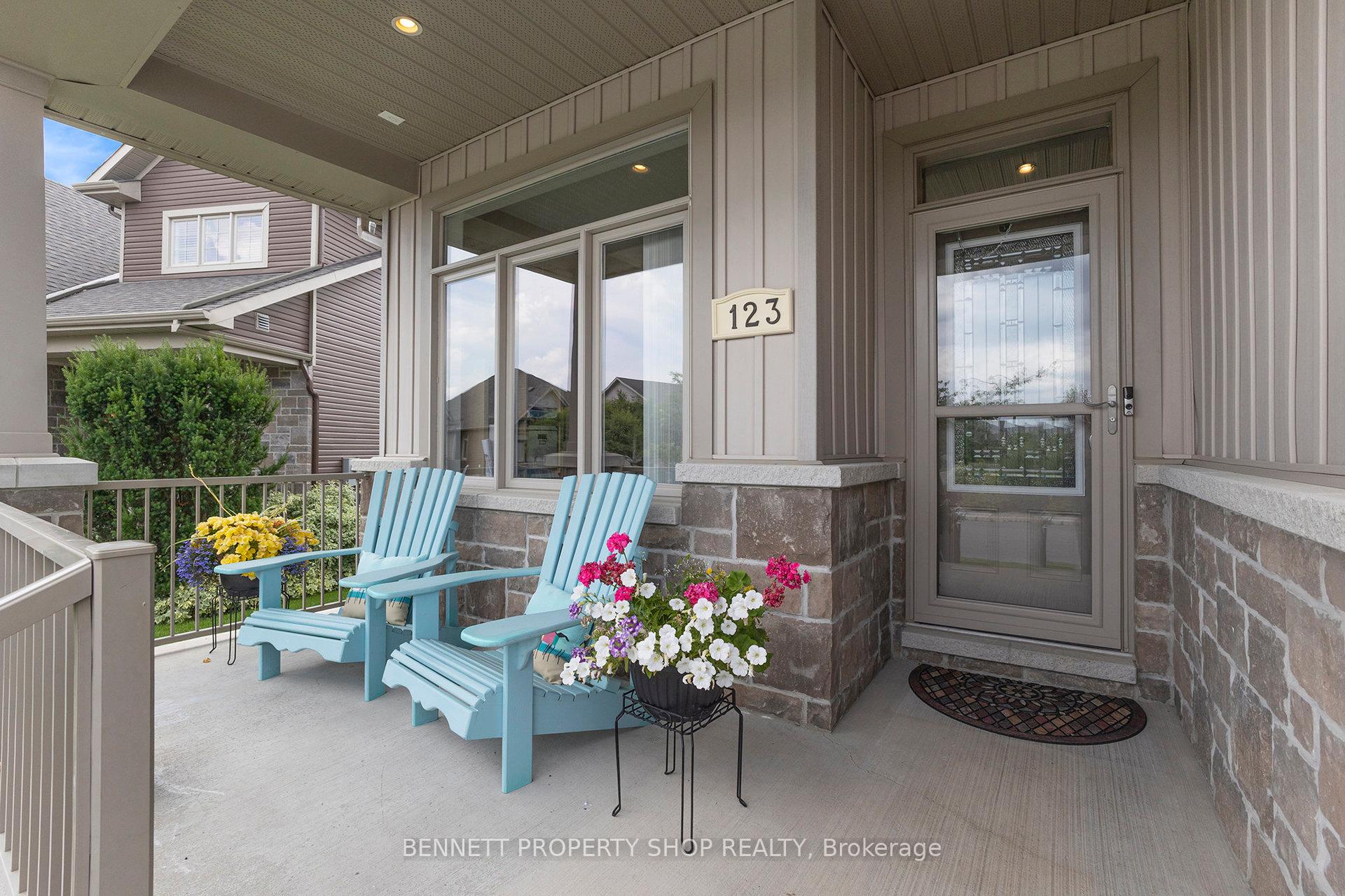 Photo 3 of 123 Elfin Grove, Ottawa, Kanata - Emerald Meadows/Trailwest — HOMEH