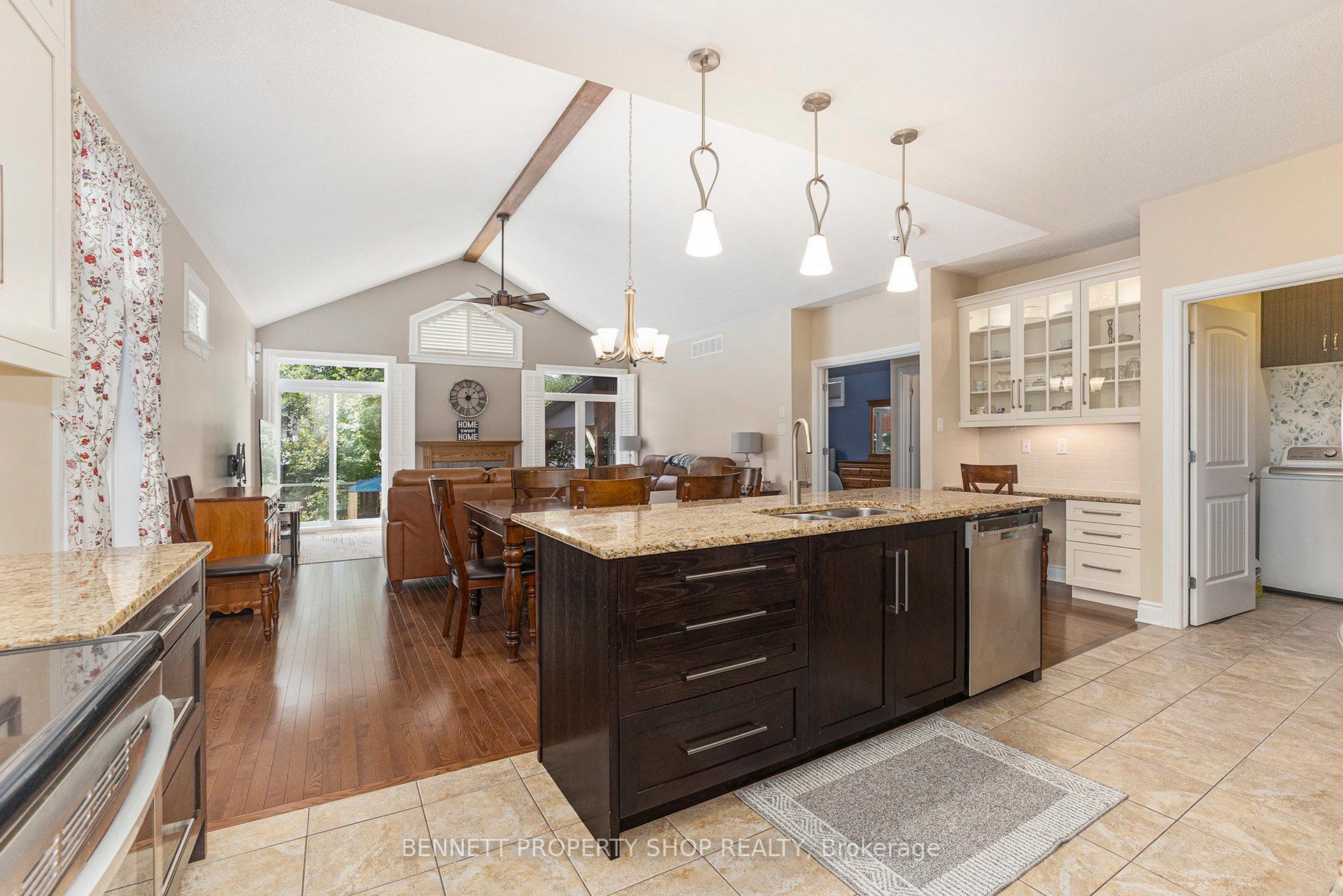 Photo 9 of 123 Elfin Grove, Ottawa, Kanata - Emerald Meadows/Trailwest — HOMEH