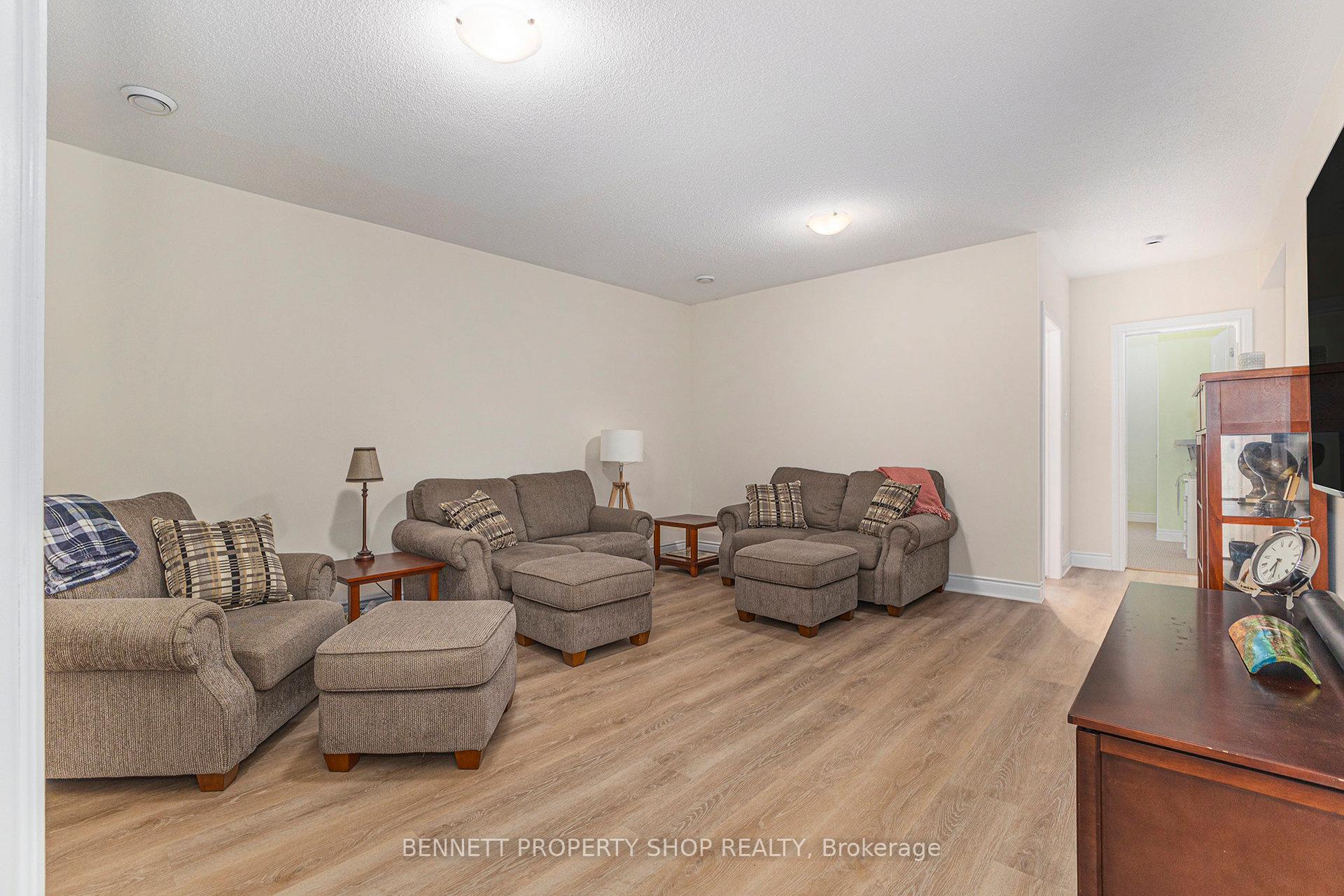 Photo 23 of 123 Elfin Grove, Ottawa, Kanata - Emerald Meadows/Trailwest — HOMEH