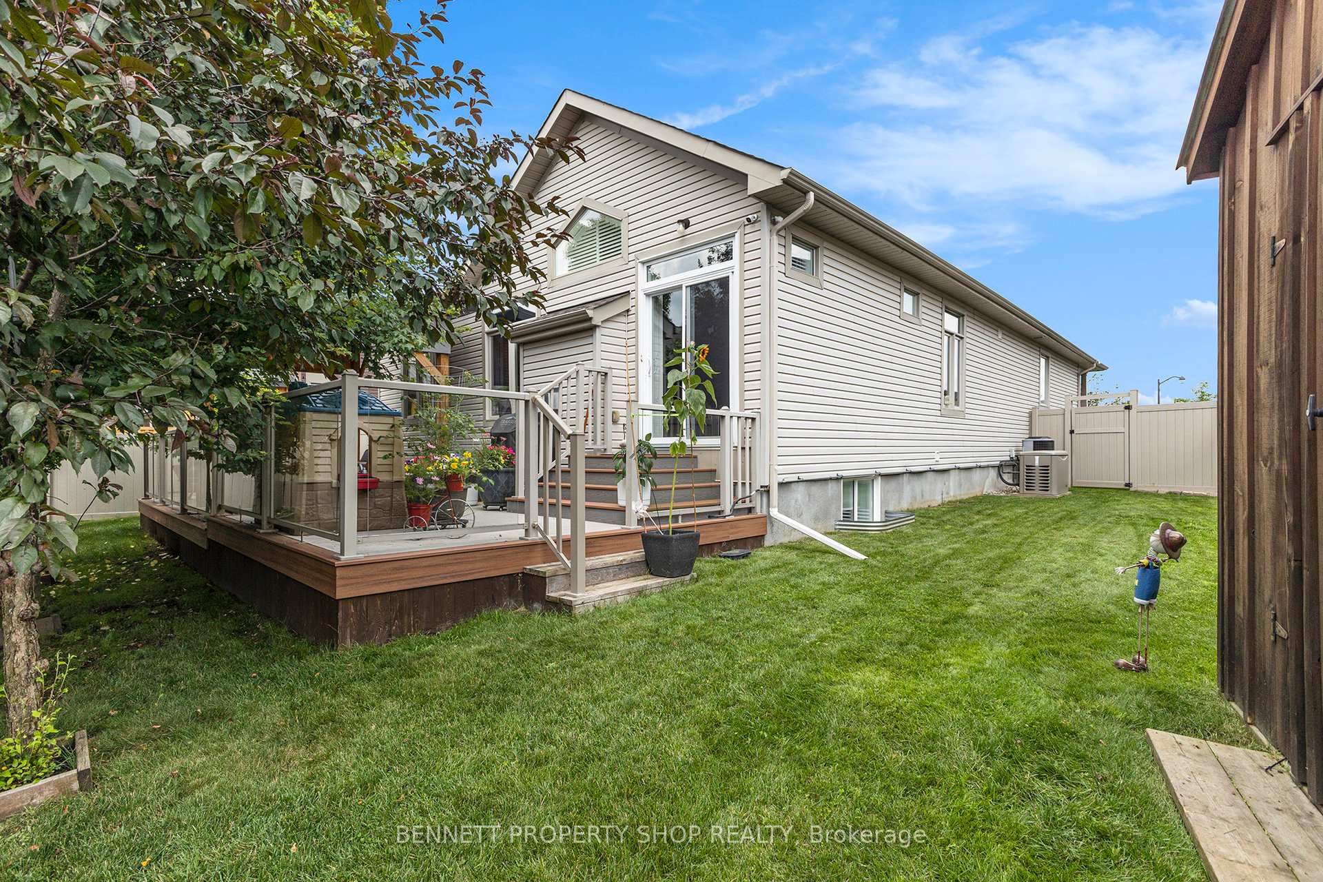 Photo 36 of 123 Elfin Grove, Ottawa, Kanata - Emerald Meadows/Trailwest — HOMEH