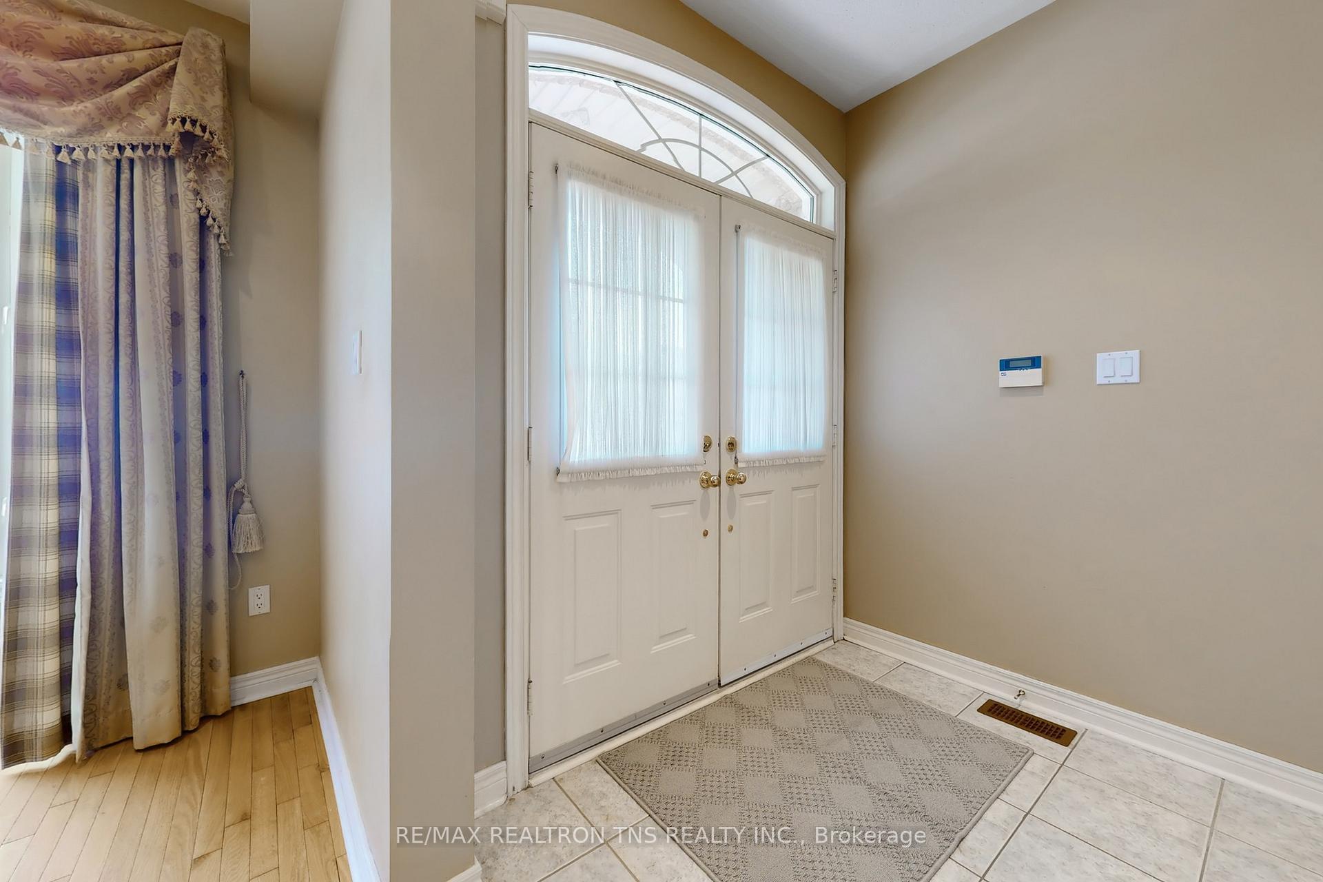 Photo 5 of 26 Bartlett Road, Markham, Cachet — HOMEH