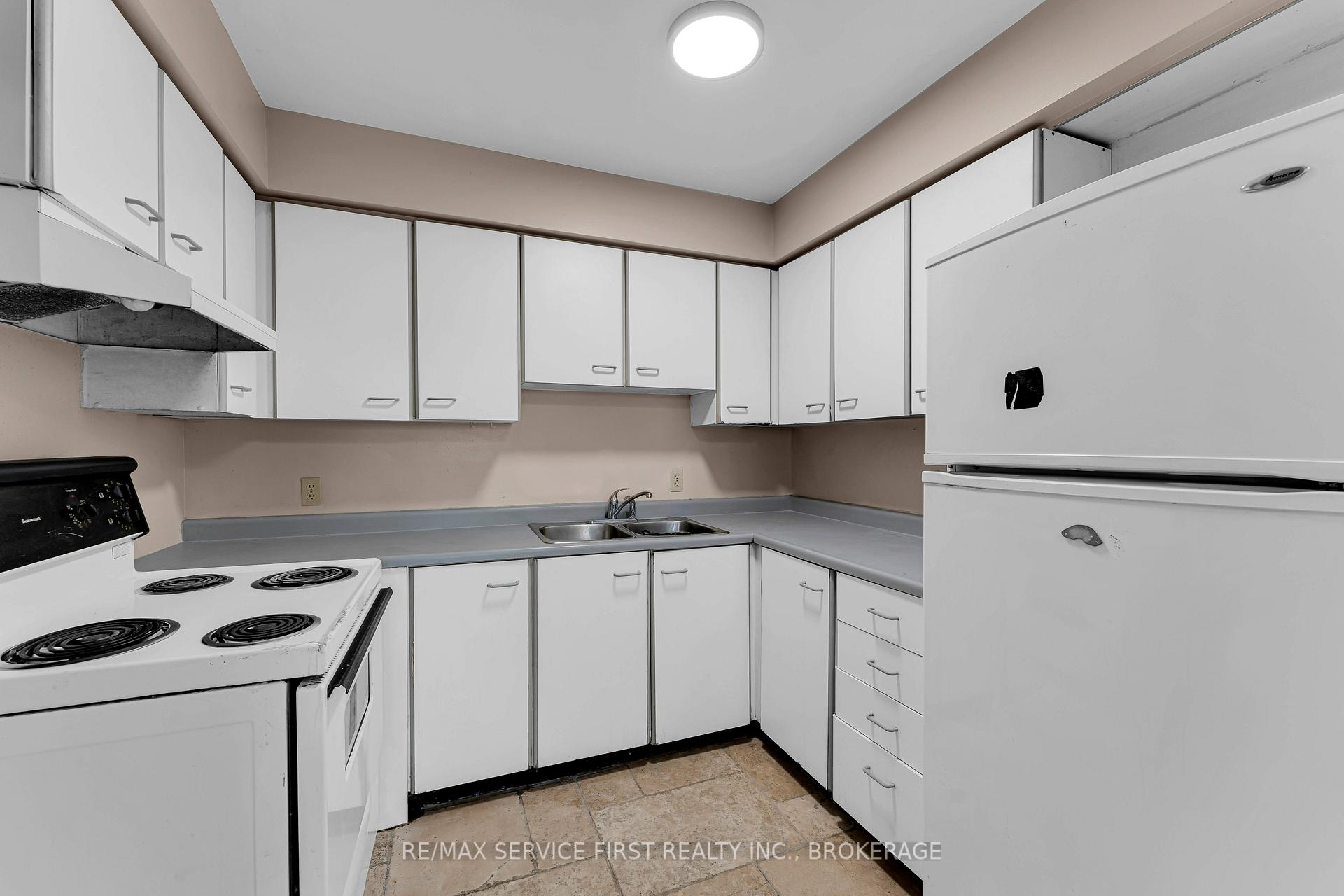 Photo 5 of 880 Muirfield Crescent, Kingston, East Gardiners Rd — HOMEH