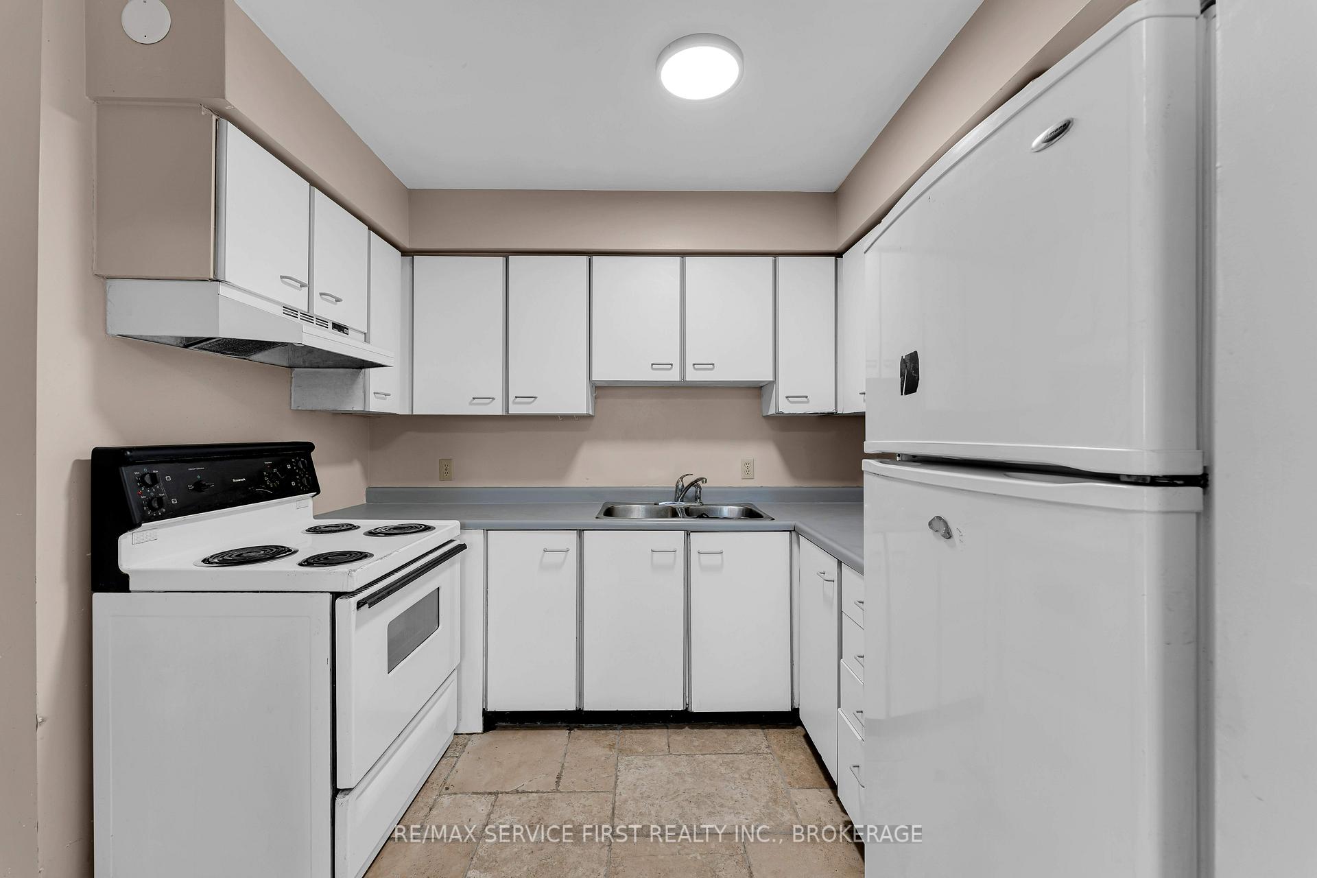 Photo 6 of 880 Muirfield Crescent, Kingston, East Gardiners Rd — HOMEH