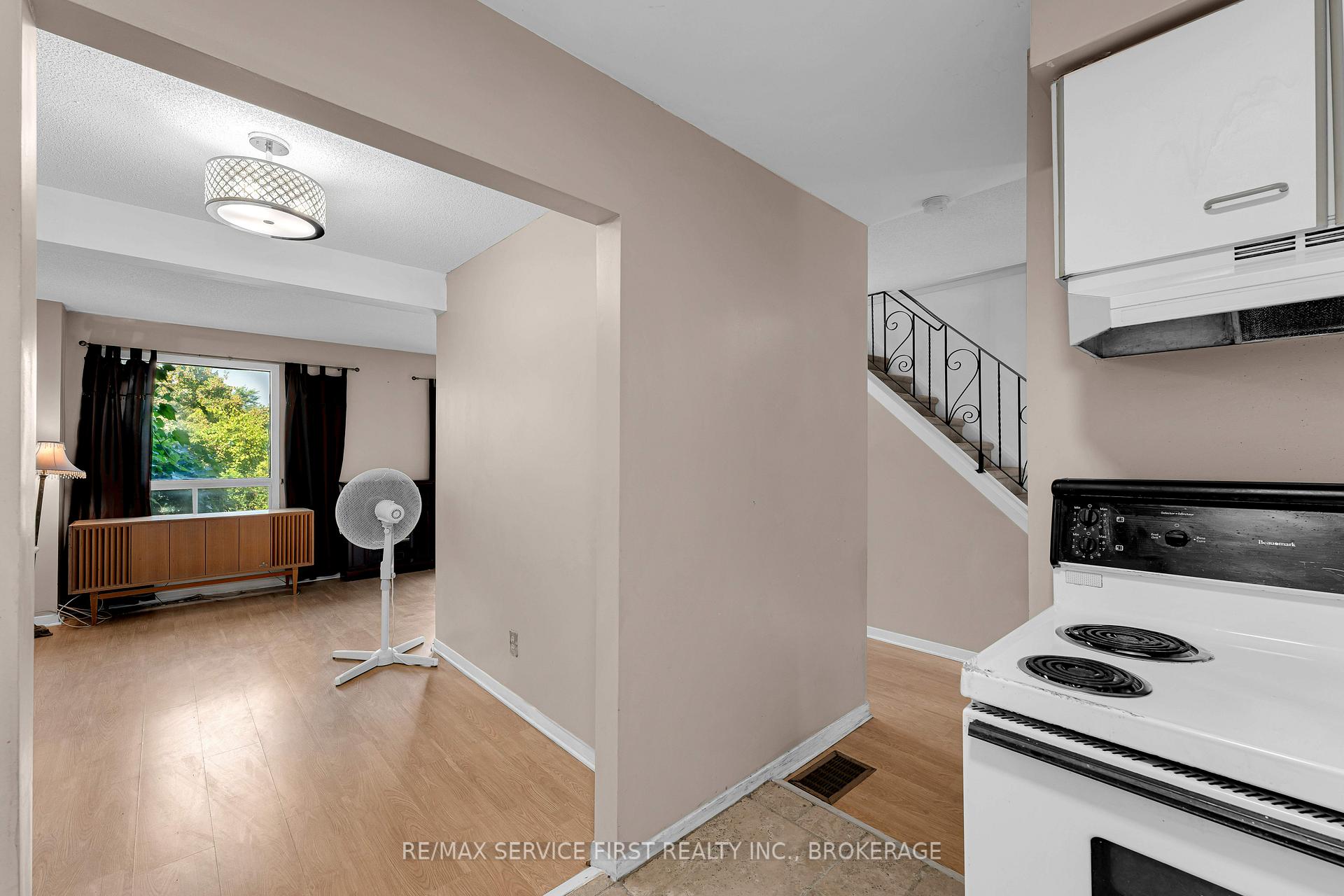 Photo 7 of 880 Muirfield Crescent, Kingston, East Gardiners Rd — HOMEH