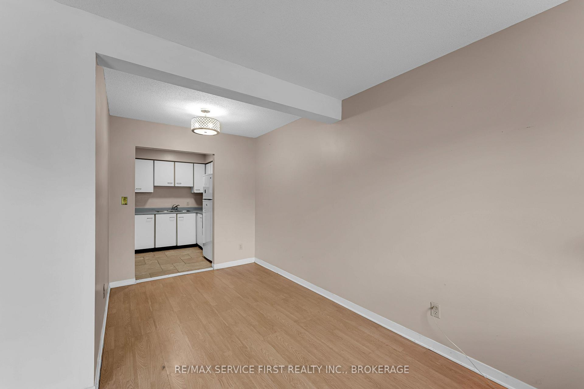 Photo 9 of 880 Muirfield Crescent, Kingston, East Gardiners Rd — HOMEH
