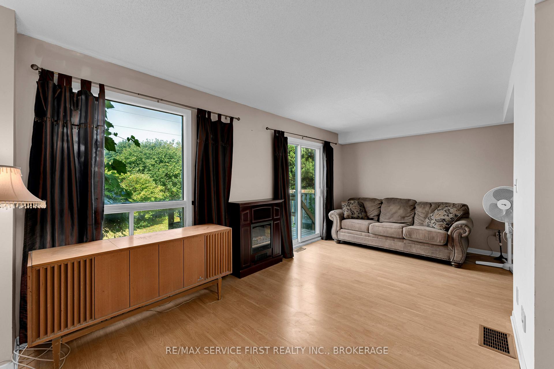 Photo 10 of 880 Muirfield Crescent, Kingston, East Gardiners Rd — HOMEH