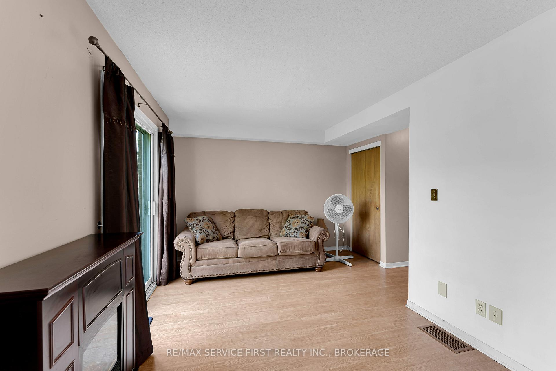 Photo 11 of 880 Muirfield Crescent, Kingston, East Gardiners Rd — HOMEH