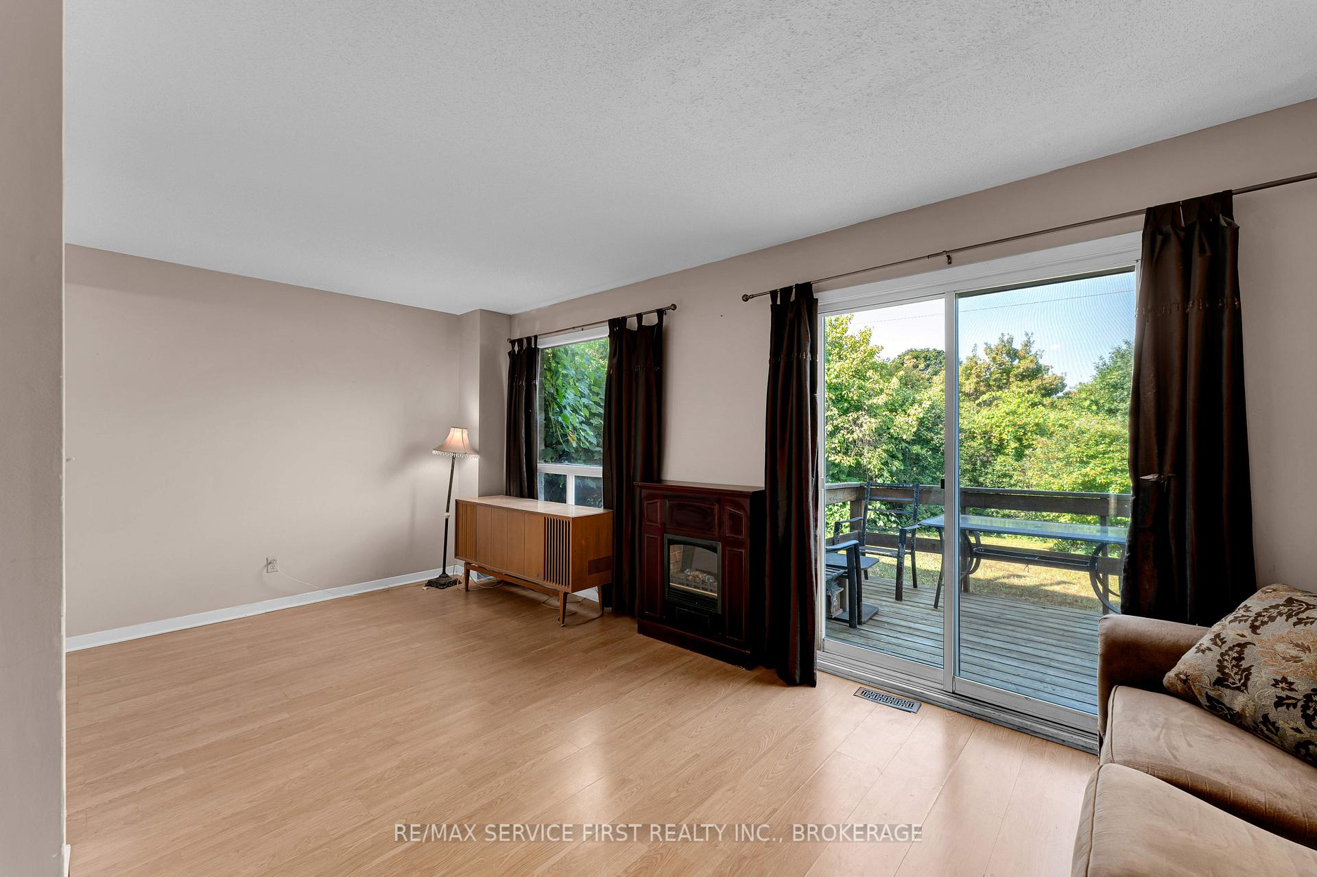 Photo 13 of 880 Muirfield Crescent, Kingston, East Gardiners Rd — HOMEH