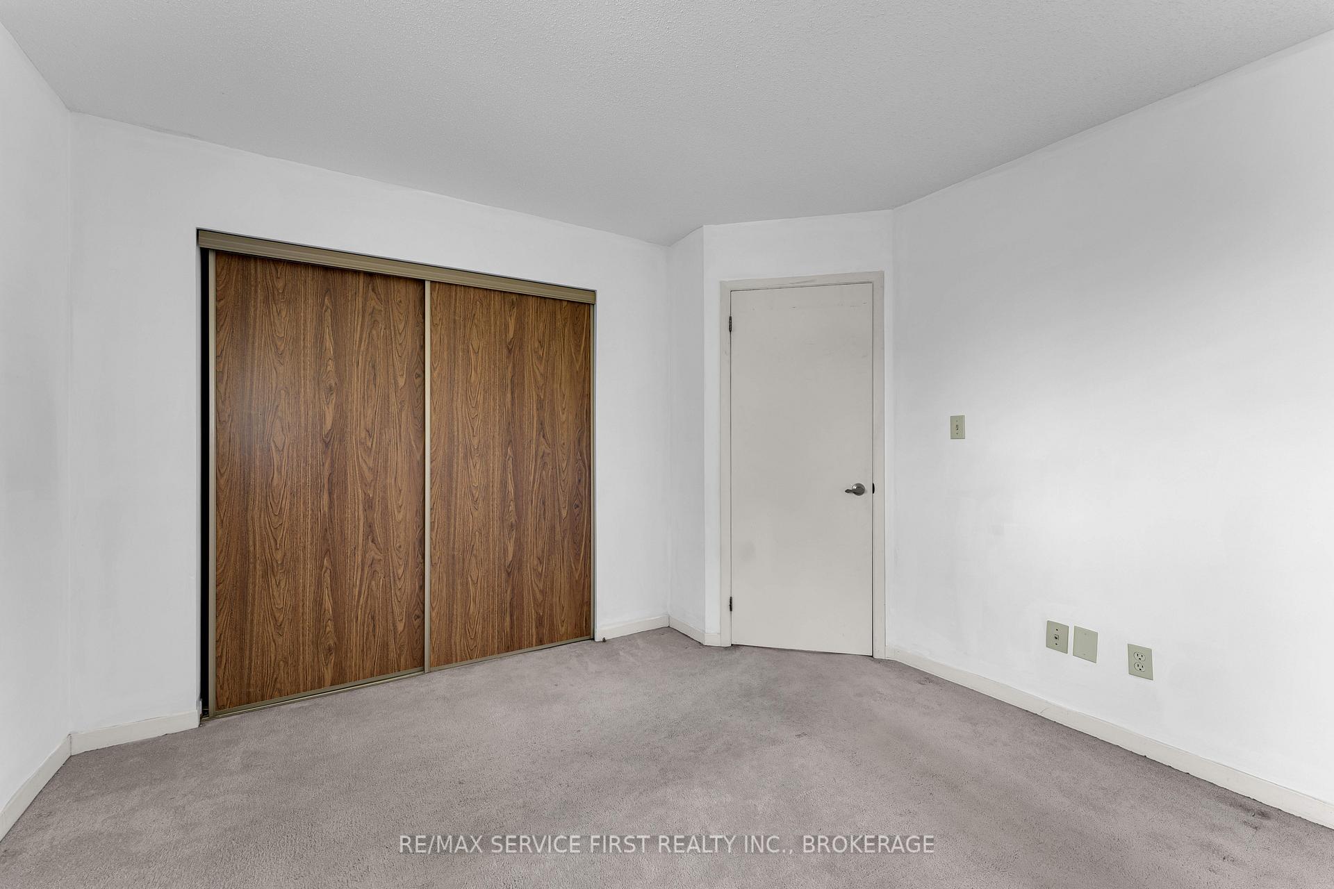 Photo 16 of 880 Muirfield Crescent, Kingston, East Gardiners Rd — HOMEH