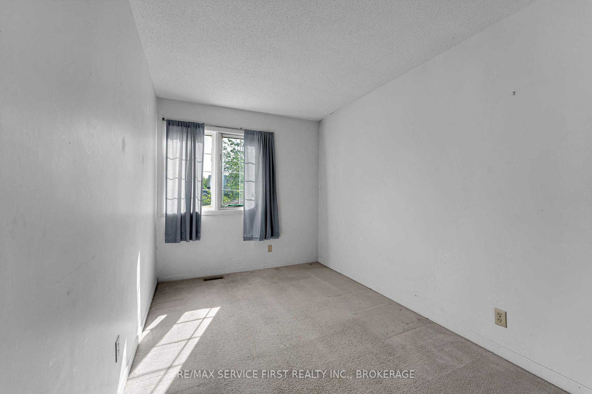Photo 17 of 880 Muirfield Crescent, Kingston, East Gardiners Rd — HOMEH