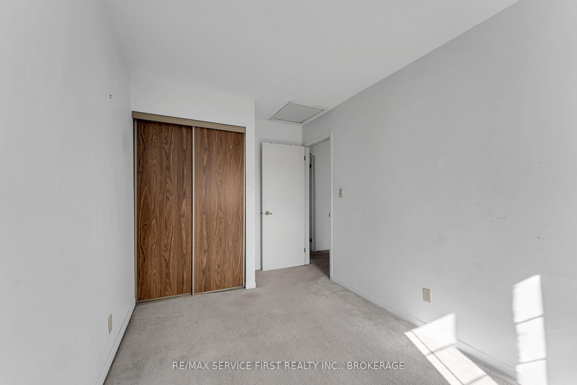 Photo 18 of 880 Muirfield Crescent, Kingston, East Gardiners Rd — HOMEH