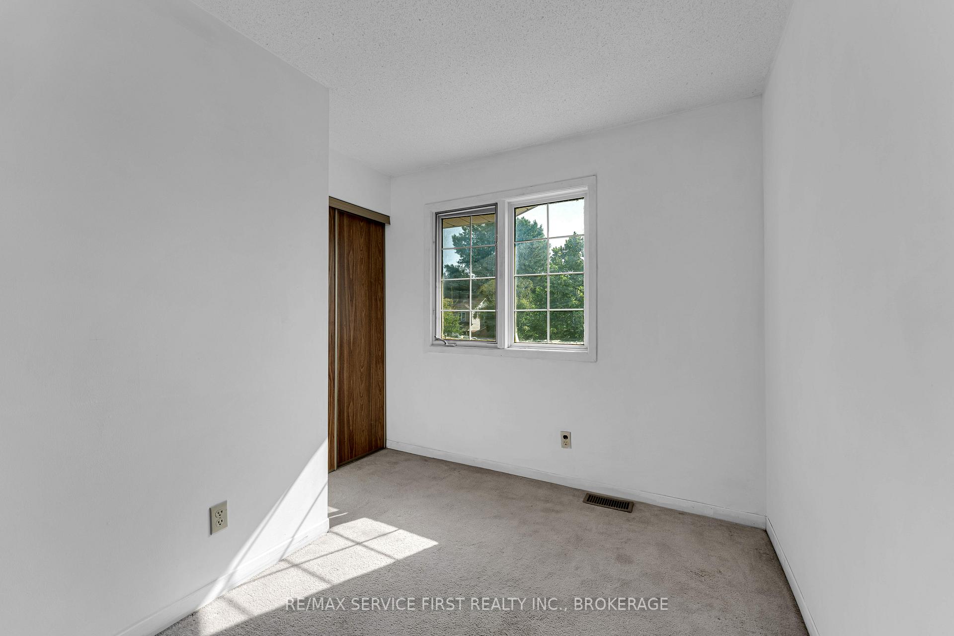 Photo 19 of 880 Muirfield Crescent, Kingston, East Gardiners Rd — HOMEH