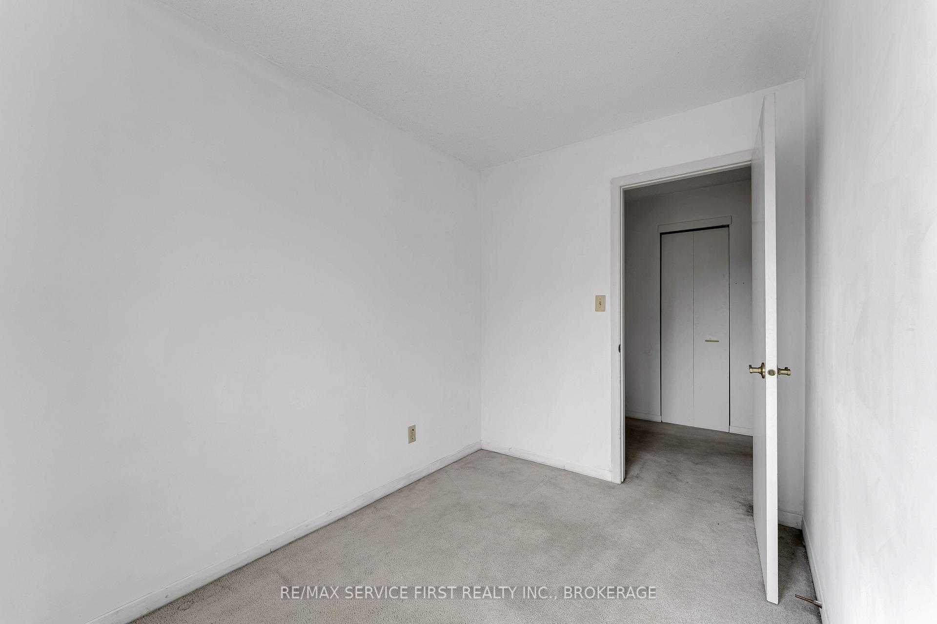 Photo 20 of 880 Muirfield Crescent, Kingston, East Gardiners Rd — HOMEH