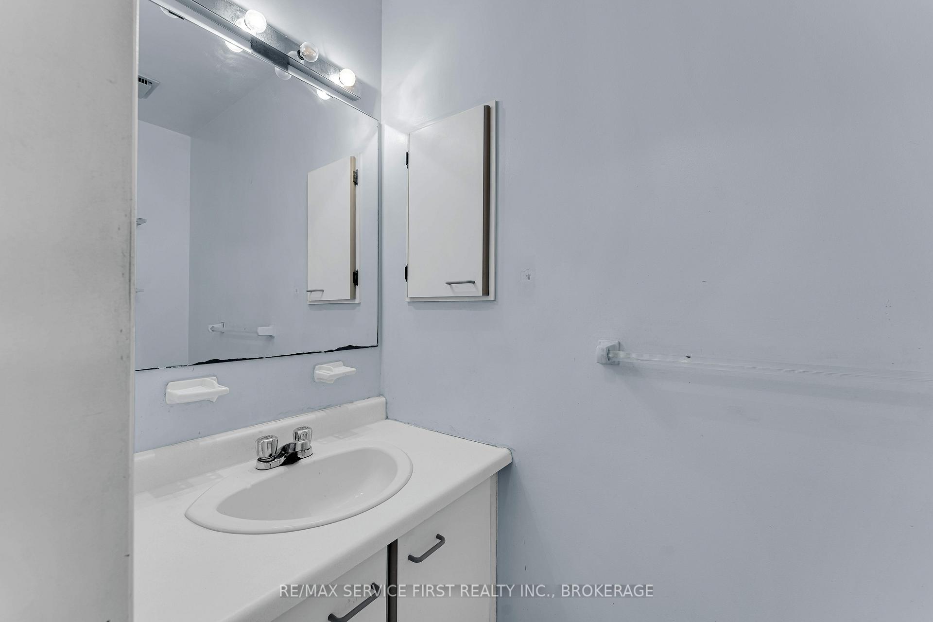 Photo 22 of 880 Muirfield Crescent, Kingston, East Gardiners Rd — HOMEH