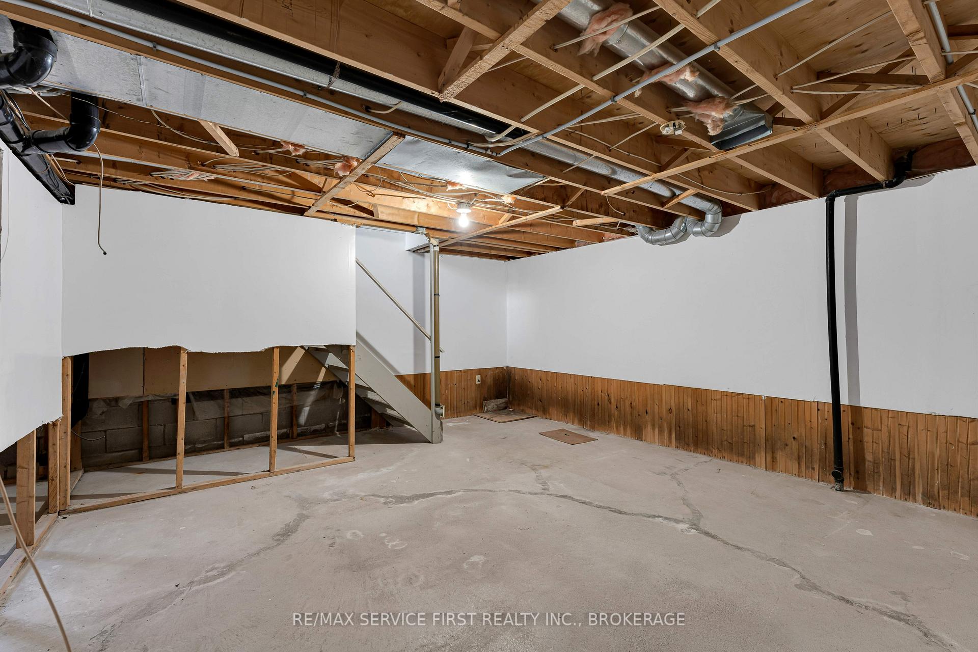 Photo 24 of 880 Muirfield Crescent, Kingston, East Gardiners Rd — HOMEH