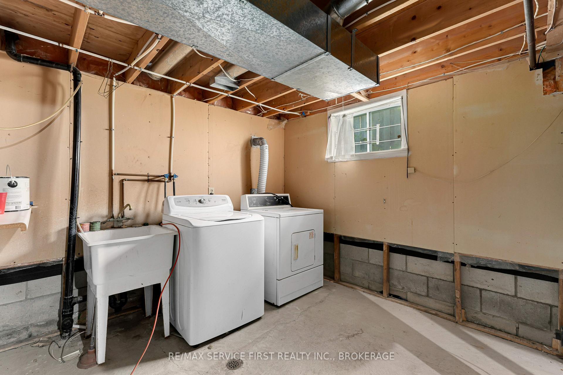 Photo 26 of 880 Muirfield Crescent, Kingston, East Gardiners Rd — HOMEH