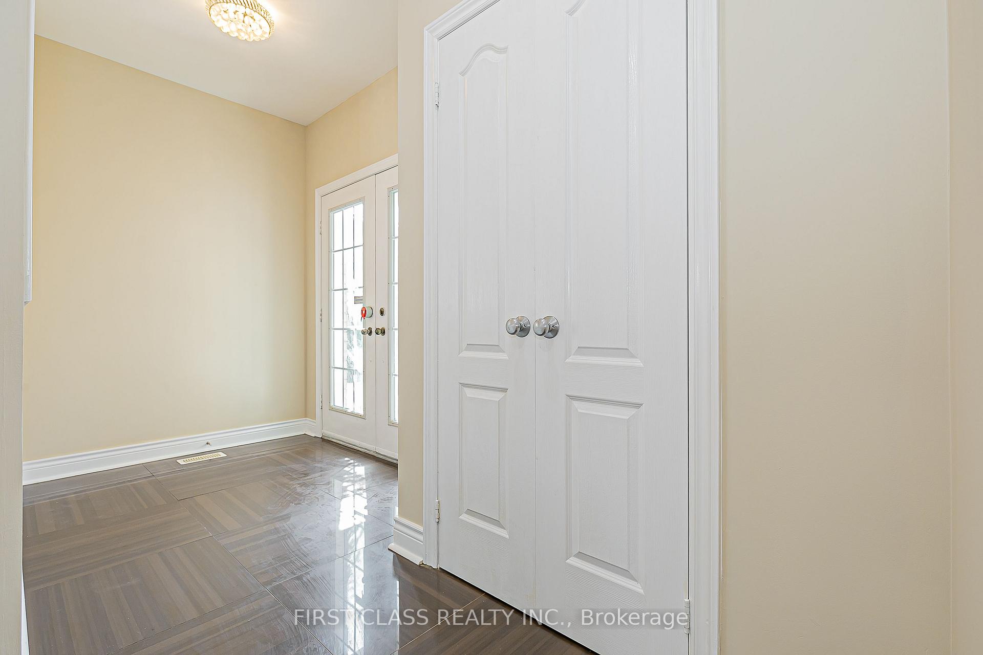 Photo 4 of 45 Summerlea Street, Markham, Middlefield — HOMEH