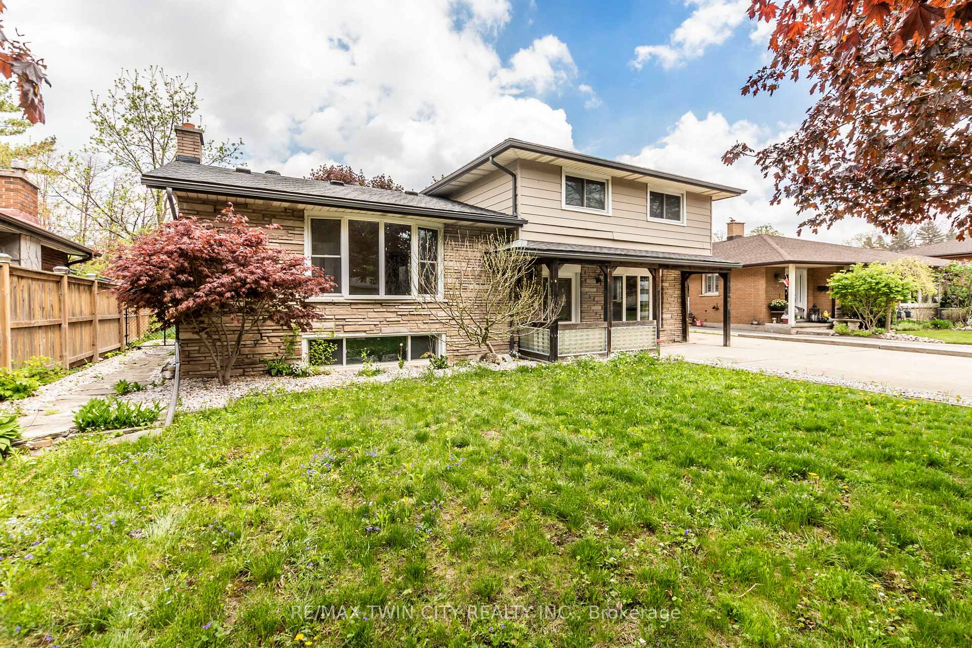 Photo 3 of 413 Carson Drive, Kitchener — HOMEH
