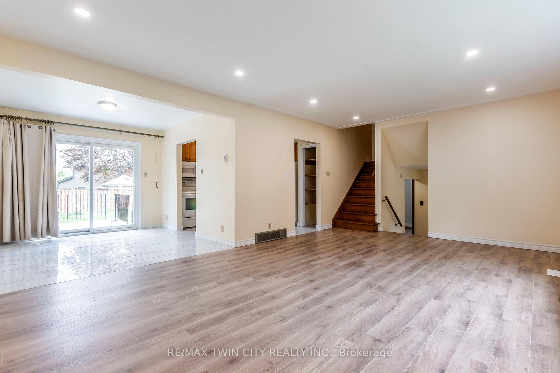 Photo 5 of 413 Carson Drive, Kitchener — HOMEH