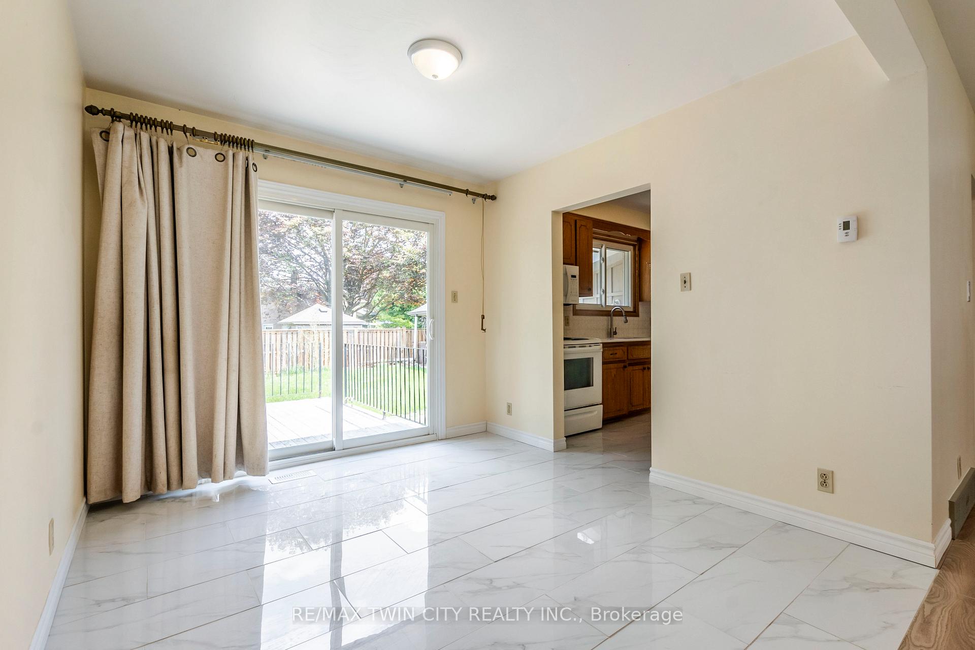 Photo 6 of 413 Carson Drive, Kitchener — HOMEH
