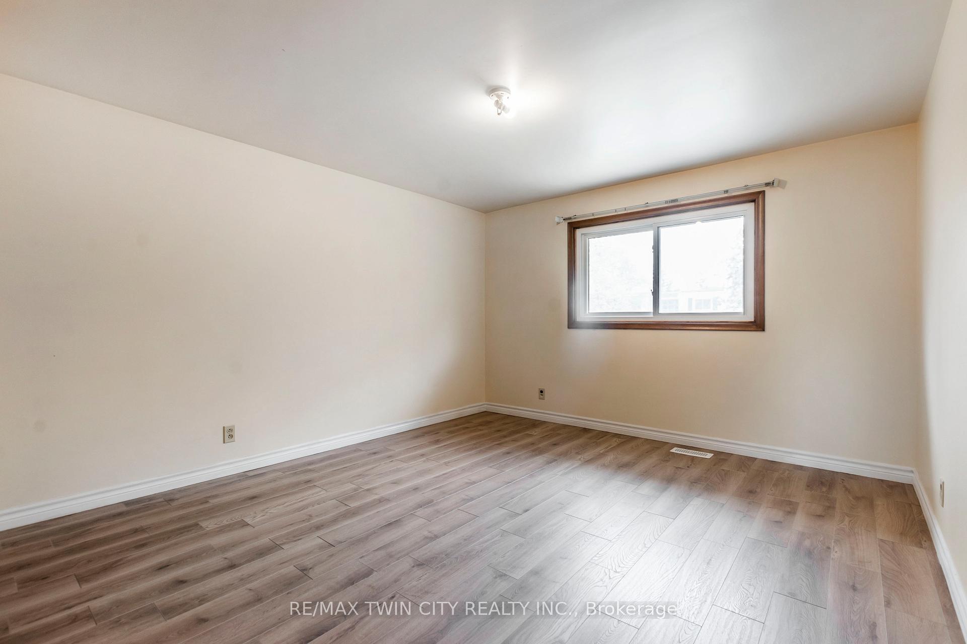 Photo 11 of 413 Carson Drive, Kitchener — HOMEH
