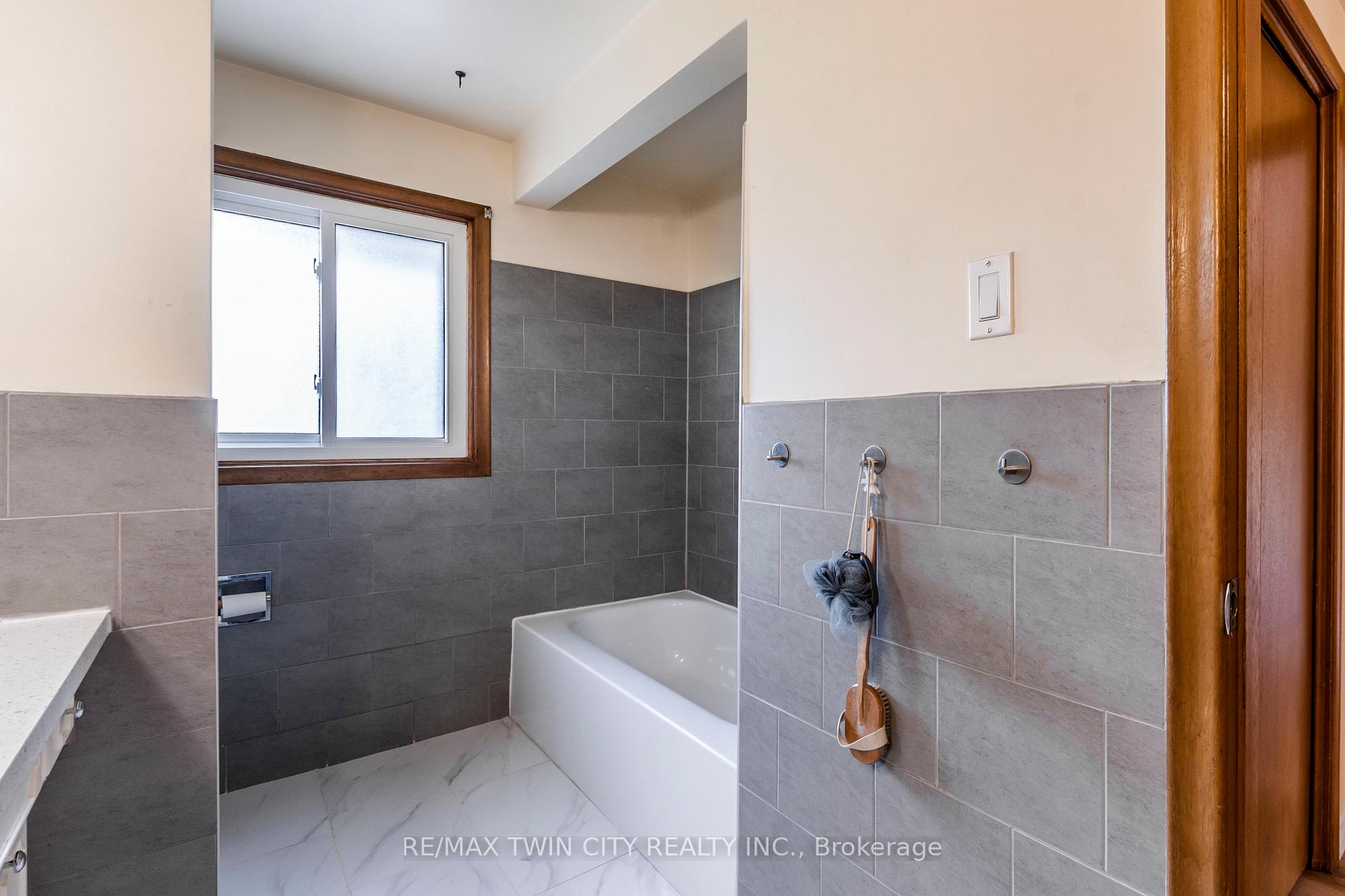 Photo 15 of 413 Carson Drive, Kitchener — HOMEH