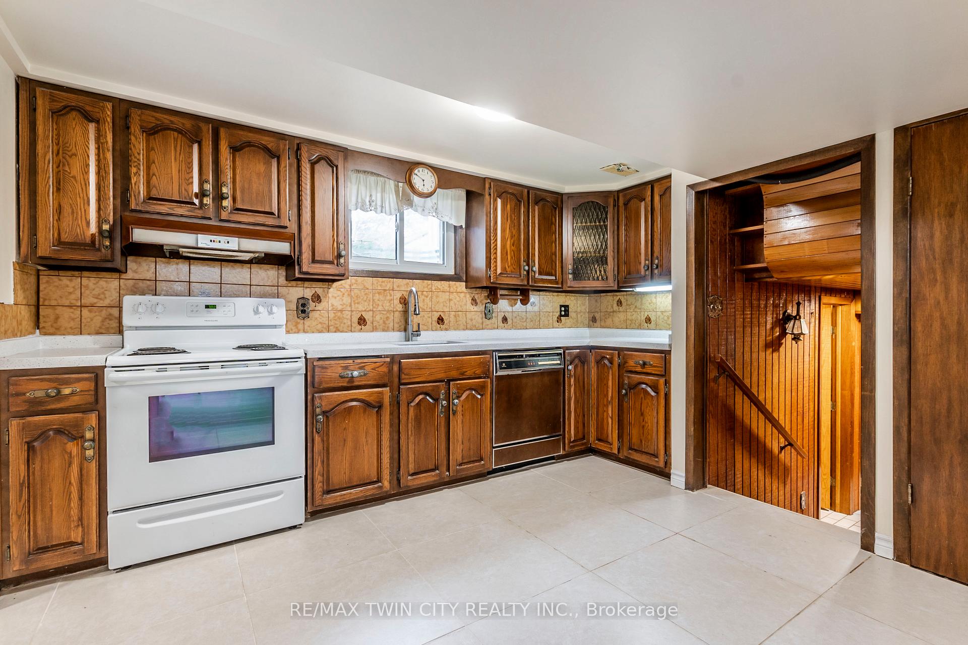 Photo 24 of 413 Carson Drive, Kitchener — HOMEH