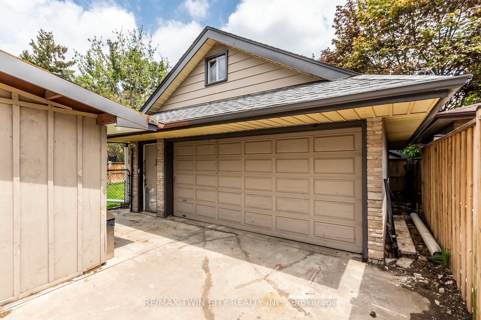Photo 40 of 413 Carson Drive, Kitchener — HOMEH