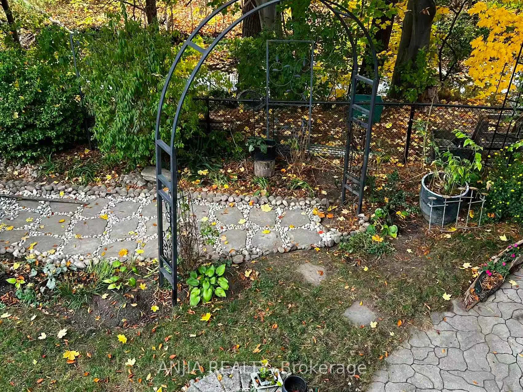 Photo 7 of Unit Bsmt #1, 3441 Sanderling Crescent, Mississauga, Erin Mills — HOMEH