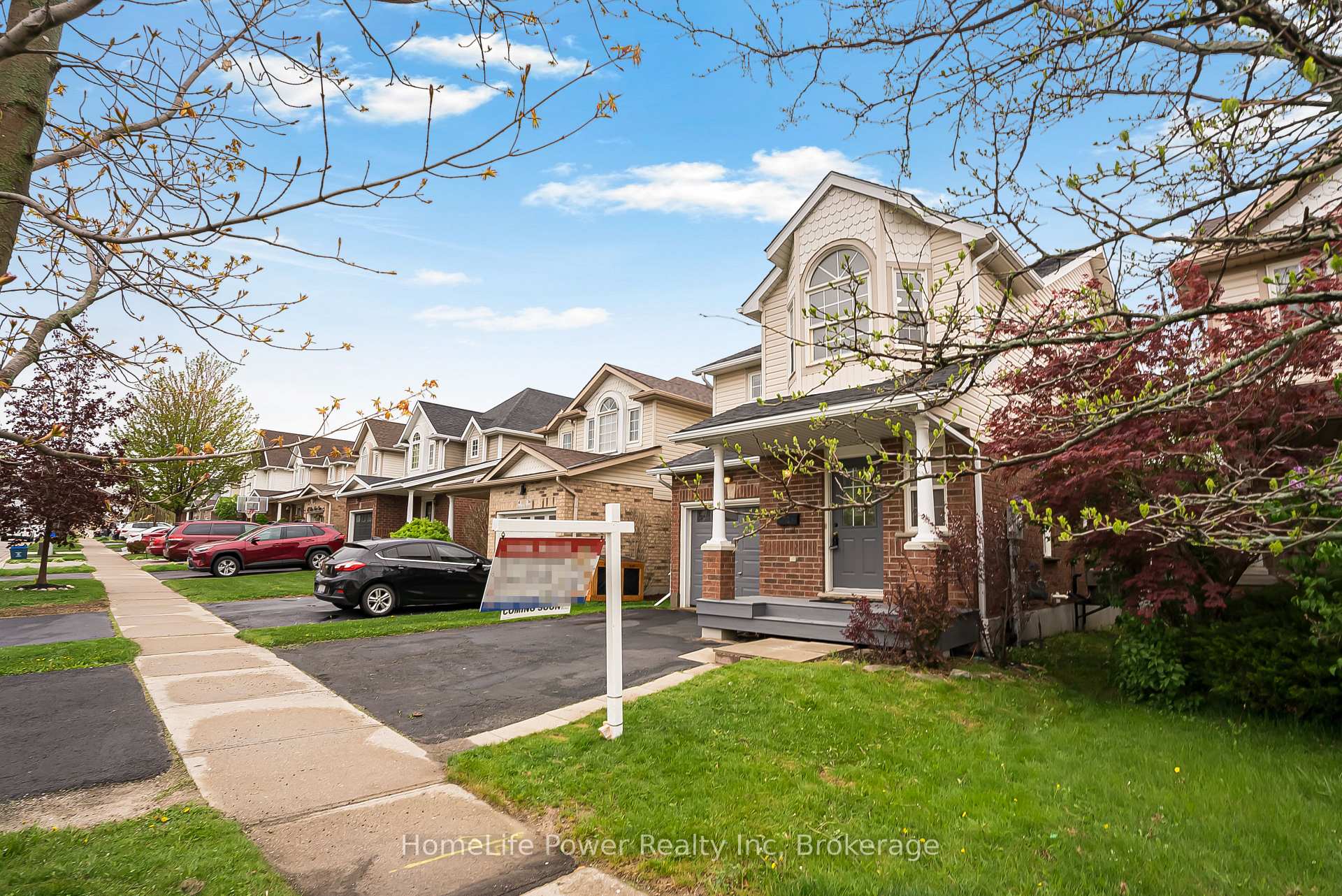 Photo 3 of 74 Blue Lace Crescent, Kitchener, Larentian West — HOMEH