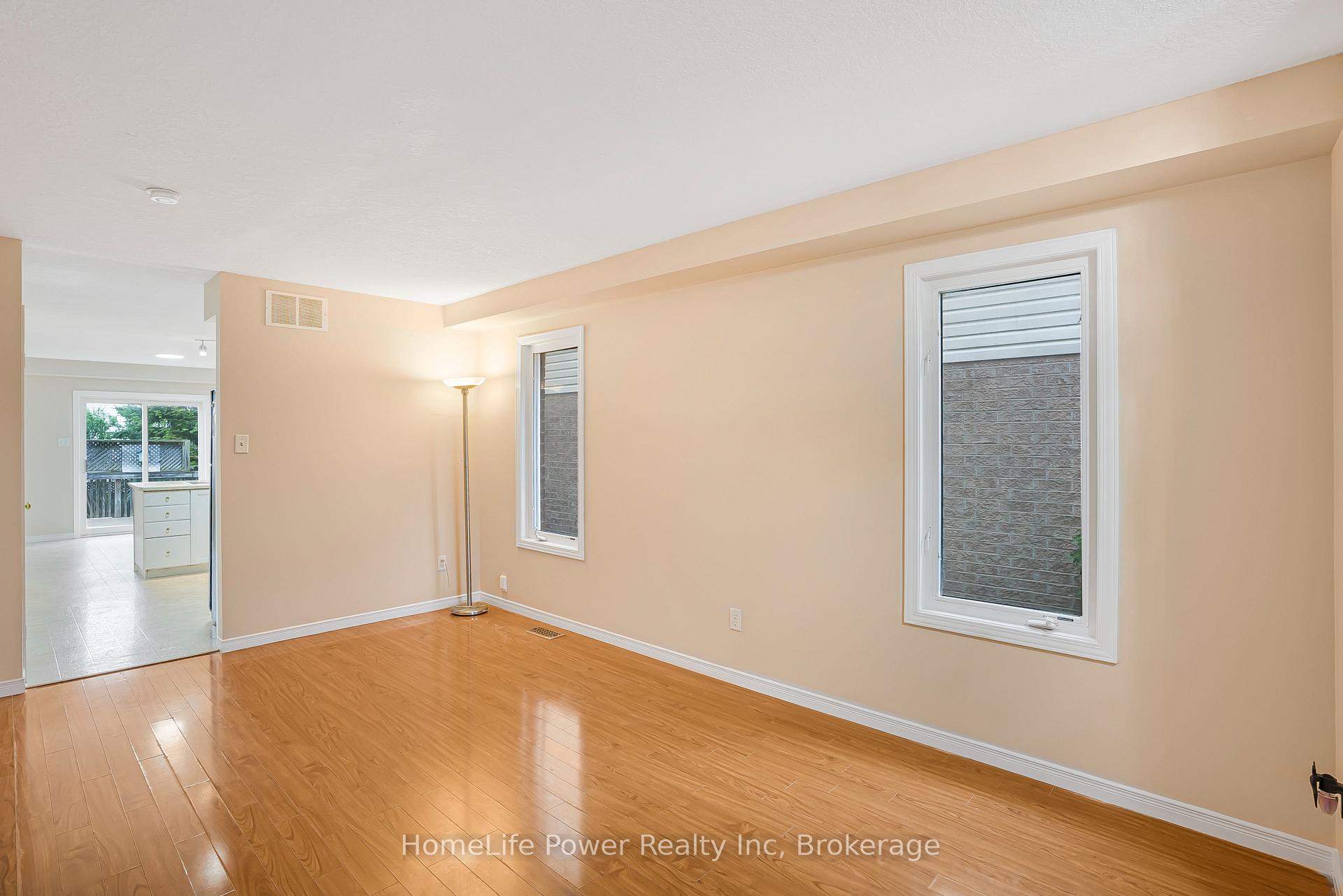 Photo 10 of 74 Blue Lace Crescent, Kitchener, Larentian West — HOMEH