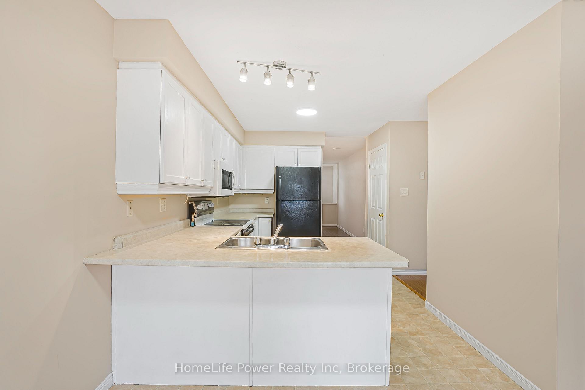 Photo 15 of 74 Blue Lace Crescent, Kitchener, Larentian West — HOMEH