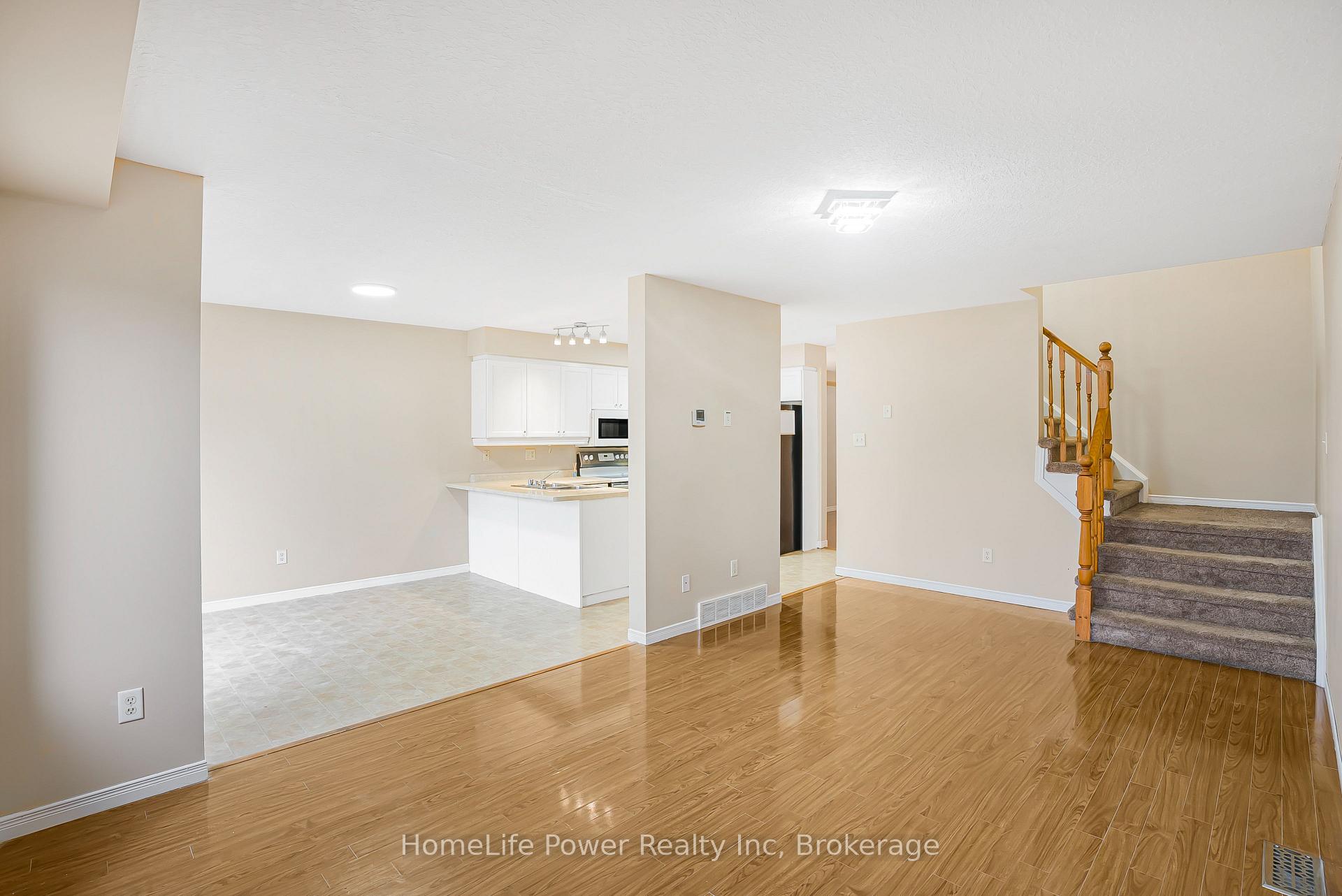 Photo 18 of 74 Blue Lace Crescent, Kitchener, Larentian West — HOMEH