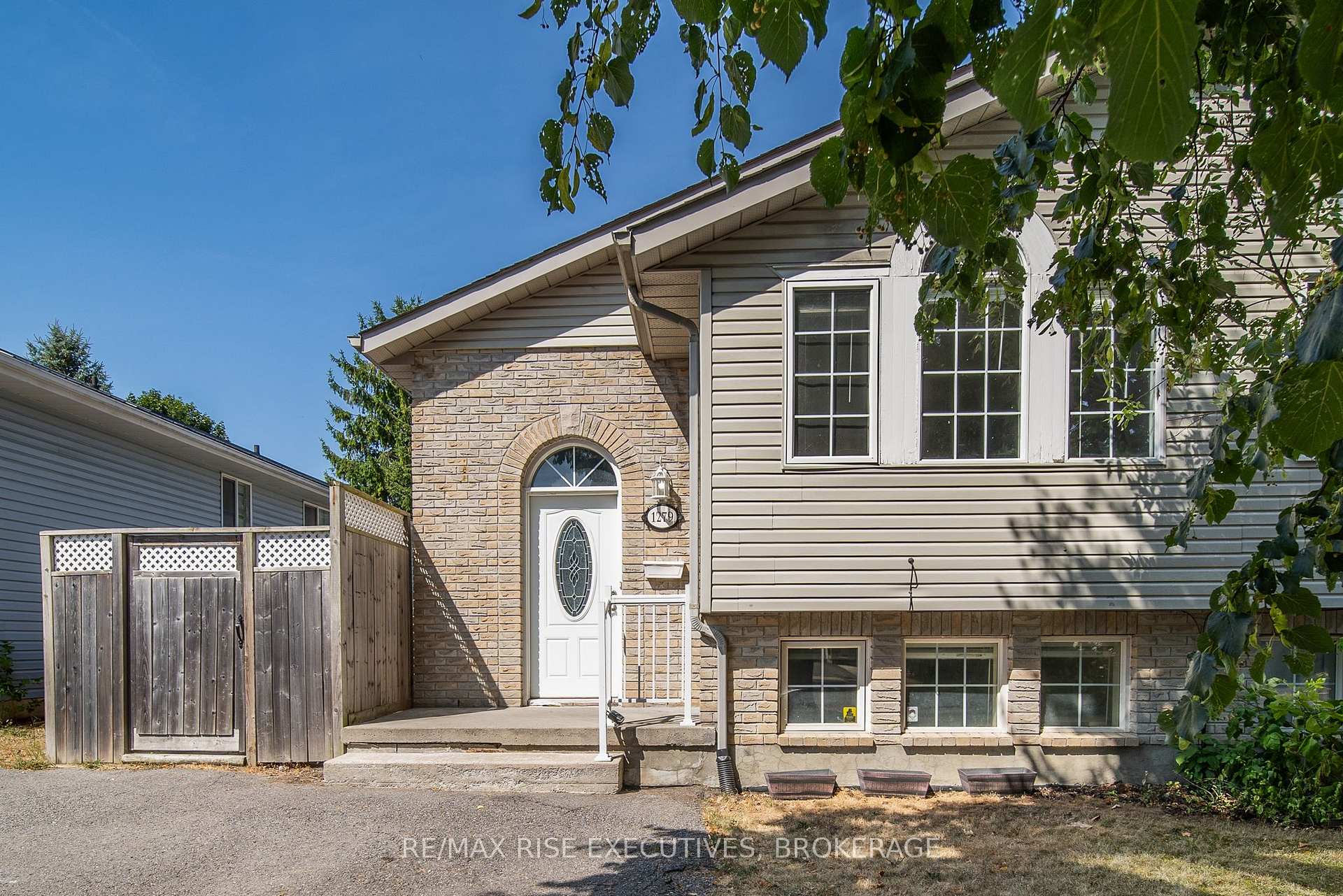 Photo 1 of 1279 Brackenwood Crescent, Kingston, City Northwest — HOMEH