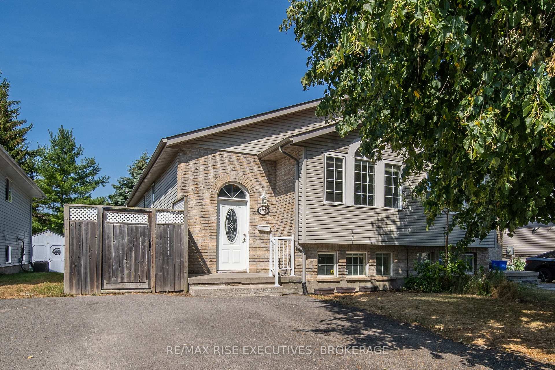 Photo 2 of 1279 Brackenwood Crescent, Kingston, City Northwest — HOMEH
