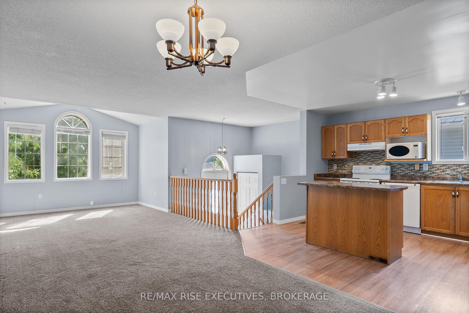 Photo 4 of 1279 Brackenwood Crescent, Kingston, City Northwest — HOMEH