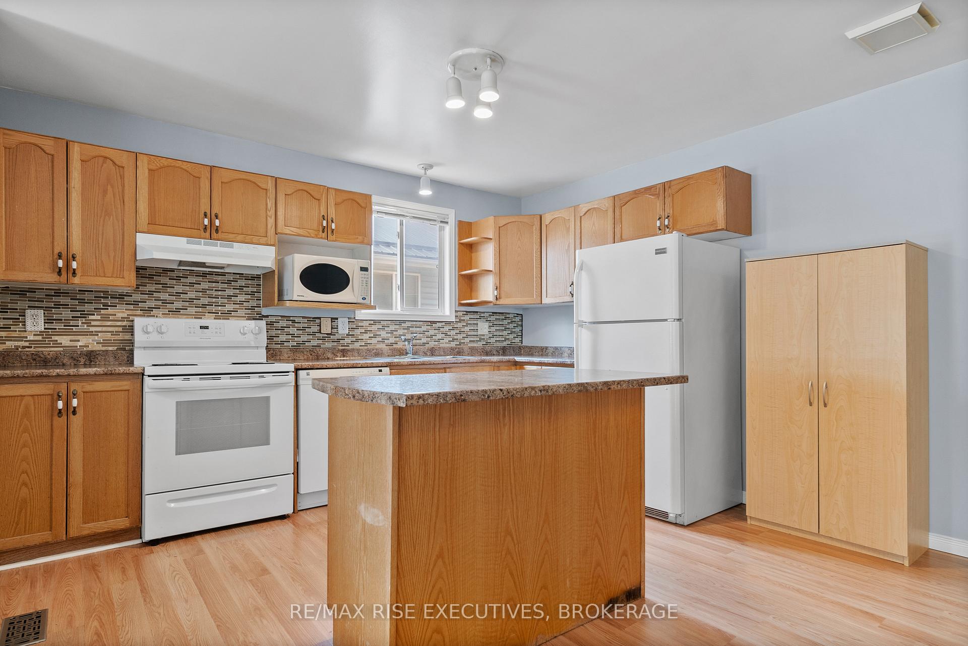Photo 10 of 1279 Brackenwood Crescent, Kingston, City Northwest — HOMEH