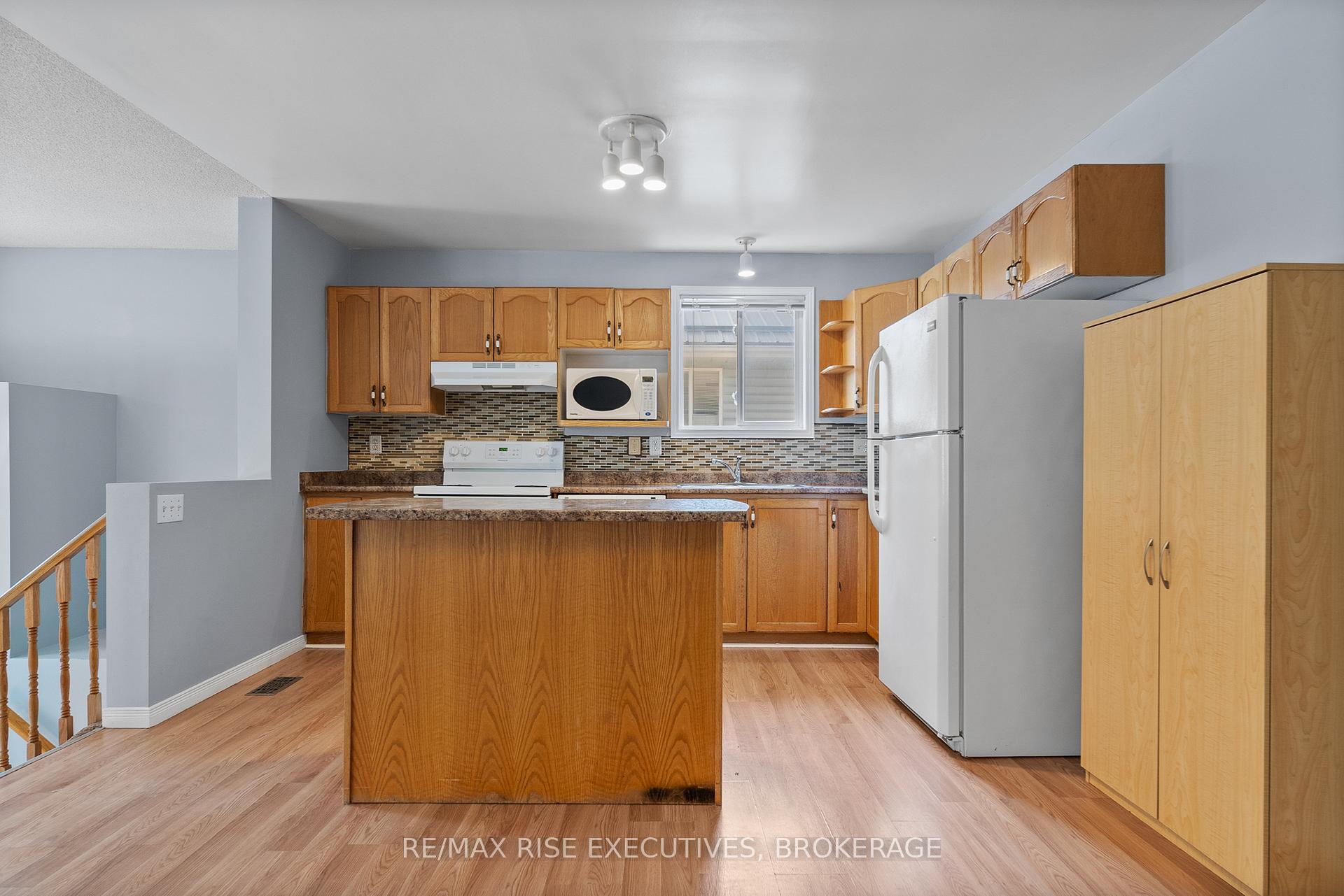Photo 11 of 1279 Brackenwood Crescent, Kingston, City Northwest — HOMEH