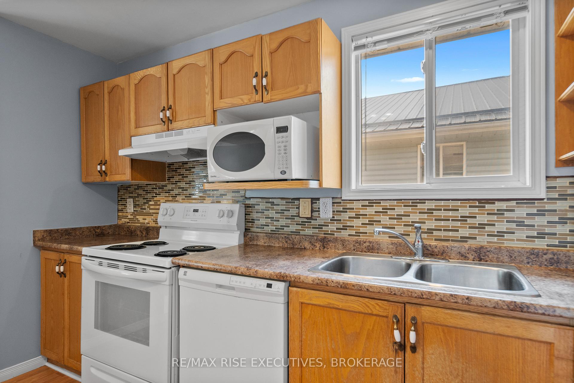Photo 13 of 1279 Brackenwood Crescent, Kingston, City Northwest — HOMEH